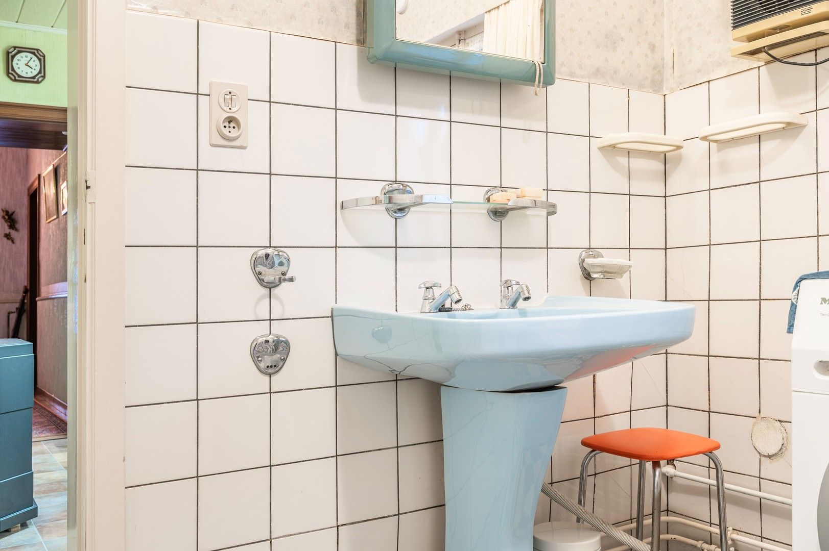 Te renoveren woning met grote tuin foto 11