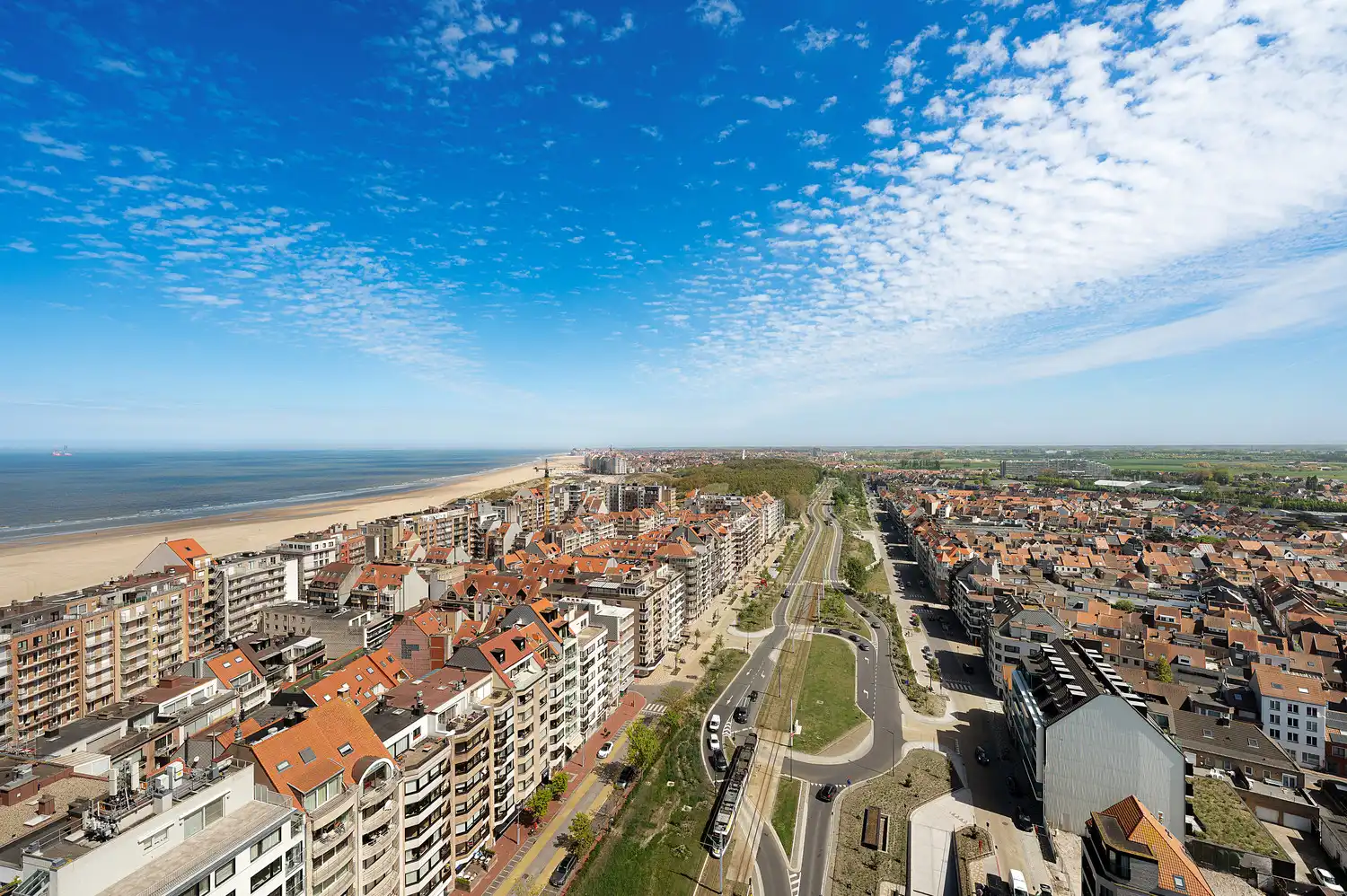 Fenomenaal appartement met panoramisch zicht op de 18de verdieping van Res.Heldentoren foto {{pictureIndex}}