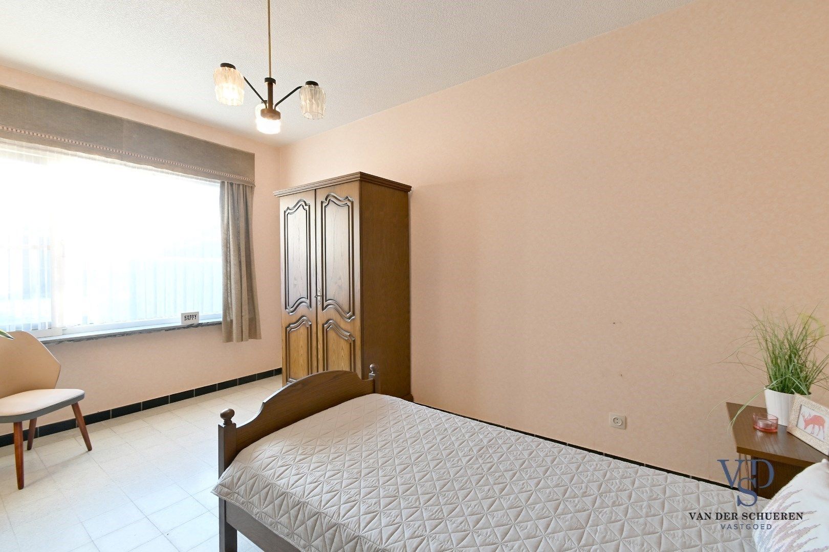 Degelijke bungalowwoning gelegen in een rustige verkaveling foto 16