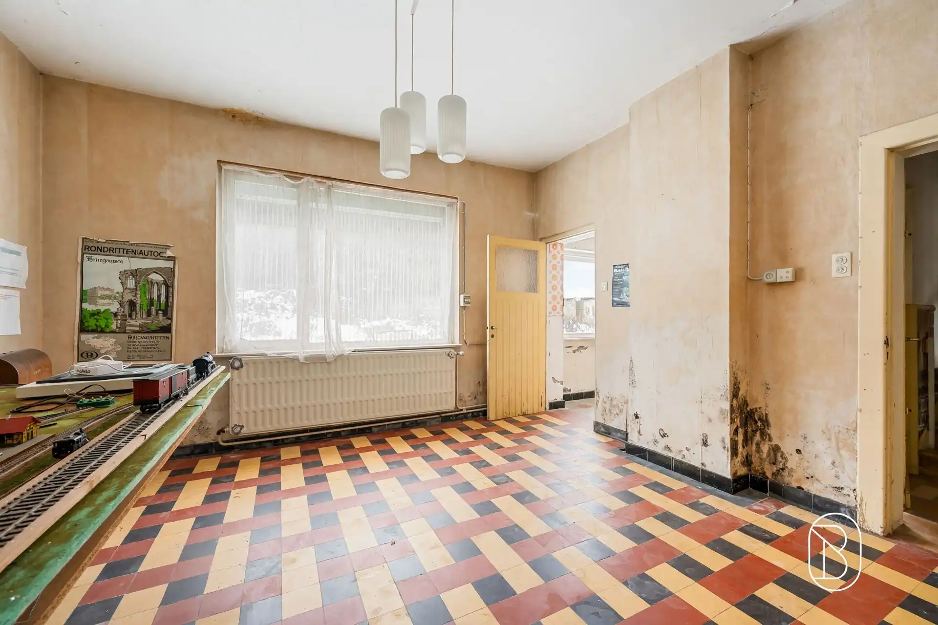 Charmante te renoveren woning, met mooie tuin. foto 10