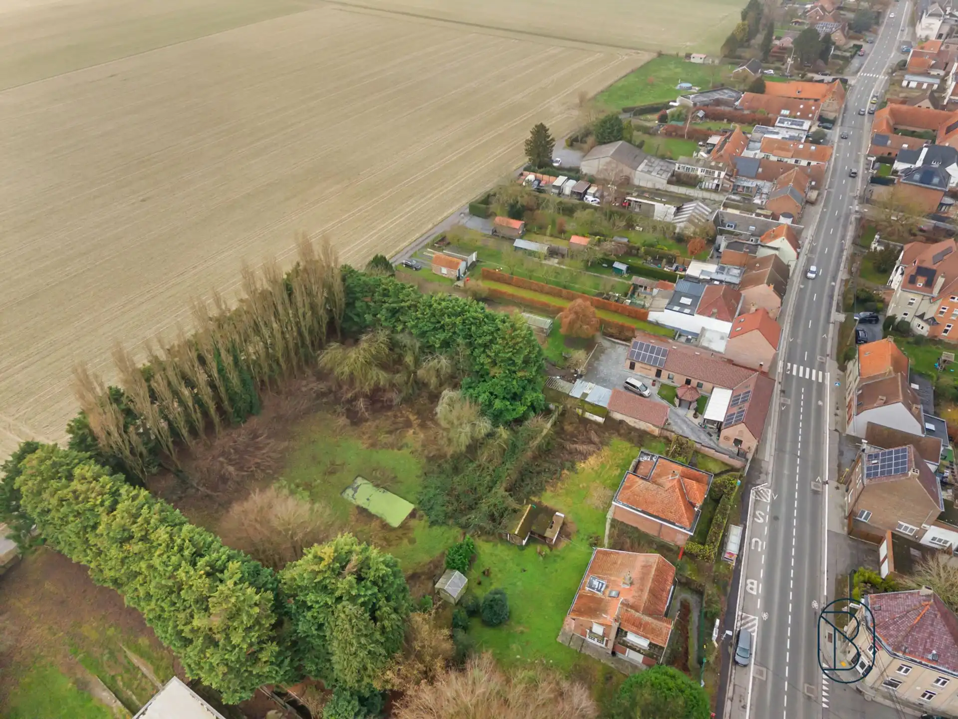 Charmante te renoveren woning, met mooie tuin. foto 17