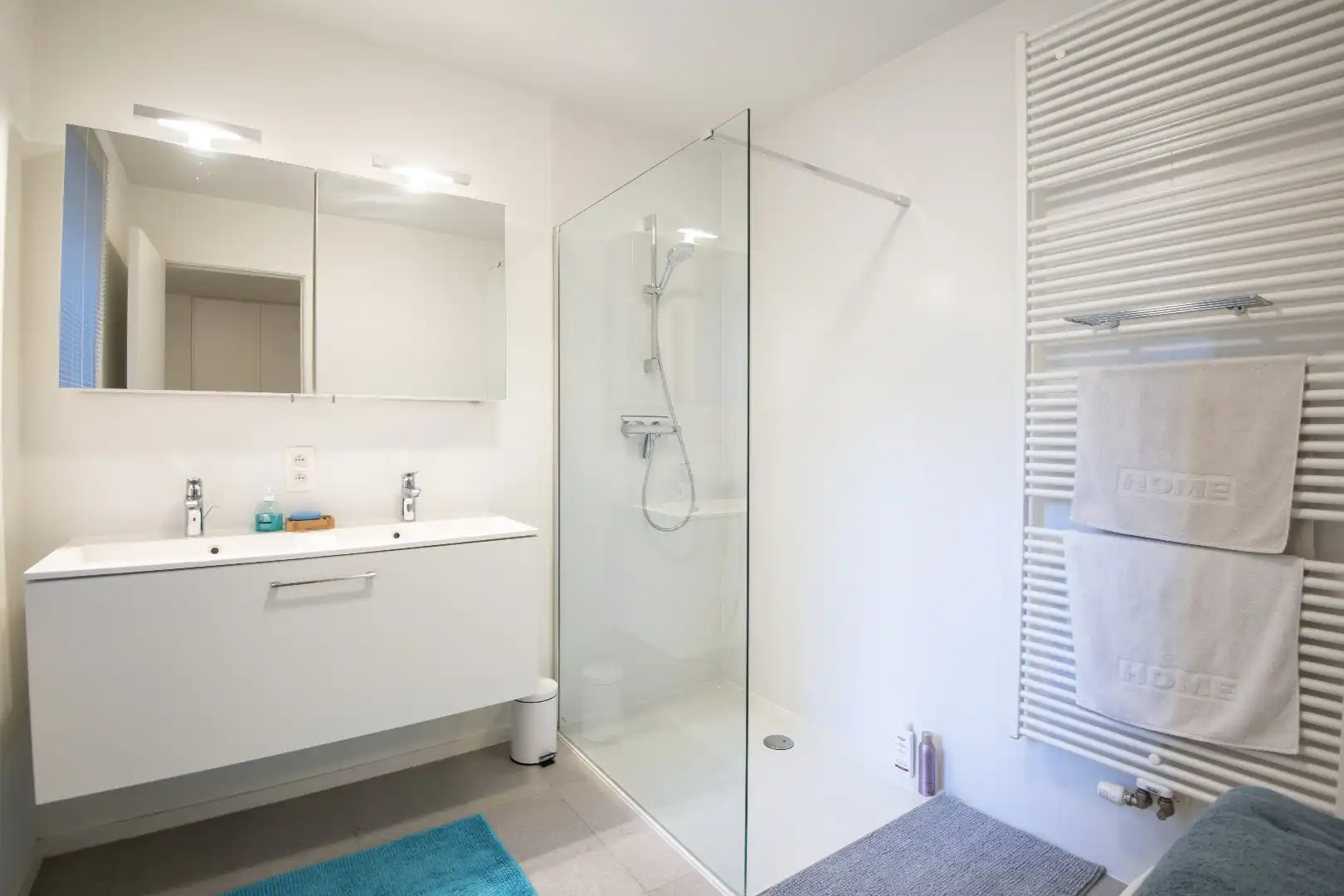 Zeer recent gemeubeld  en zonnig  app. met zijdelings zeezicht vlakbij  het Rubensplein.  foto 12