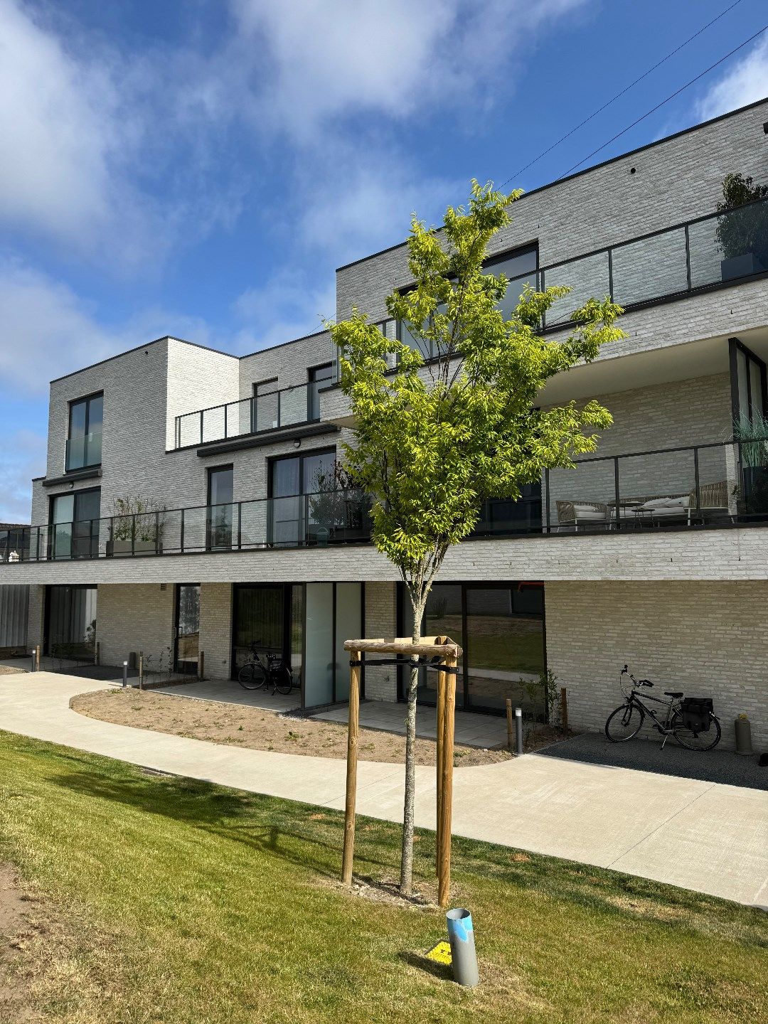 Nieuwbouwappartement met autostandplaats te Izegem  foto {{pictureIndex}}
