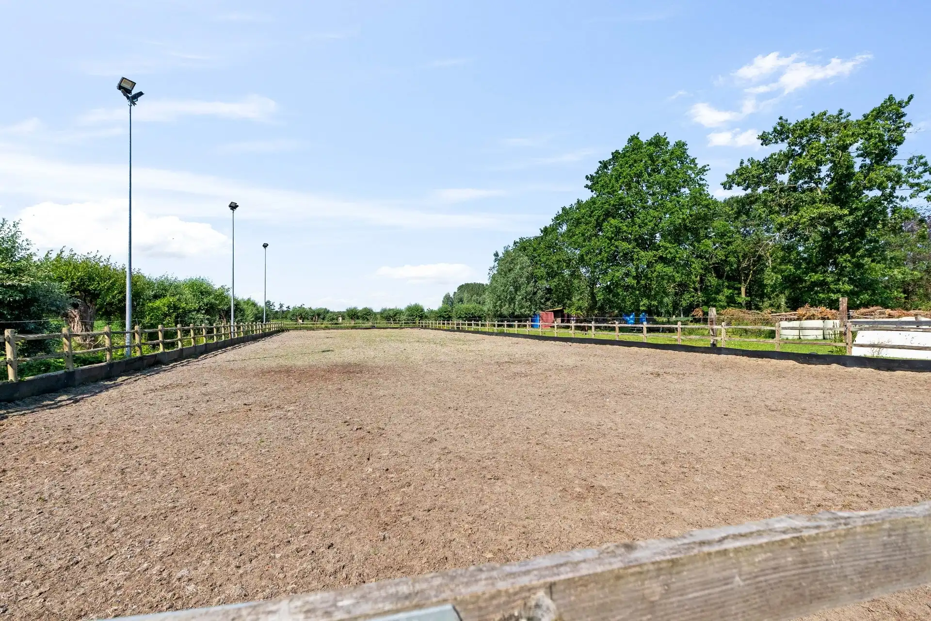 prachtige eigendom, met vergunde paardenstallen en weide. foto 6
