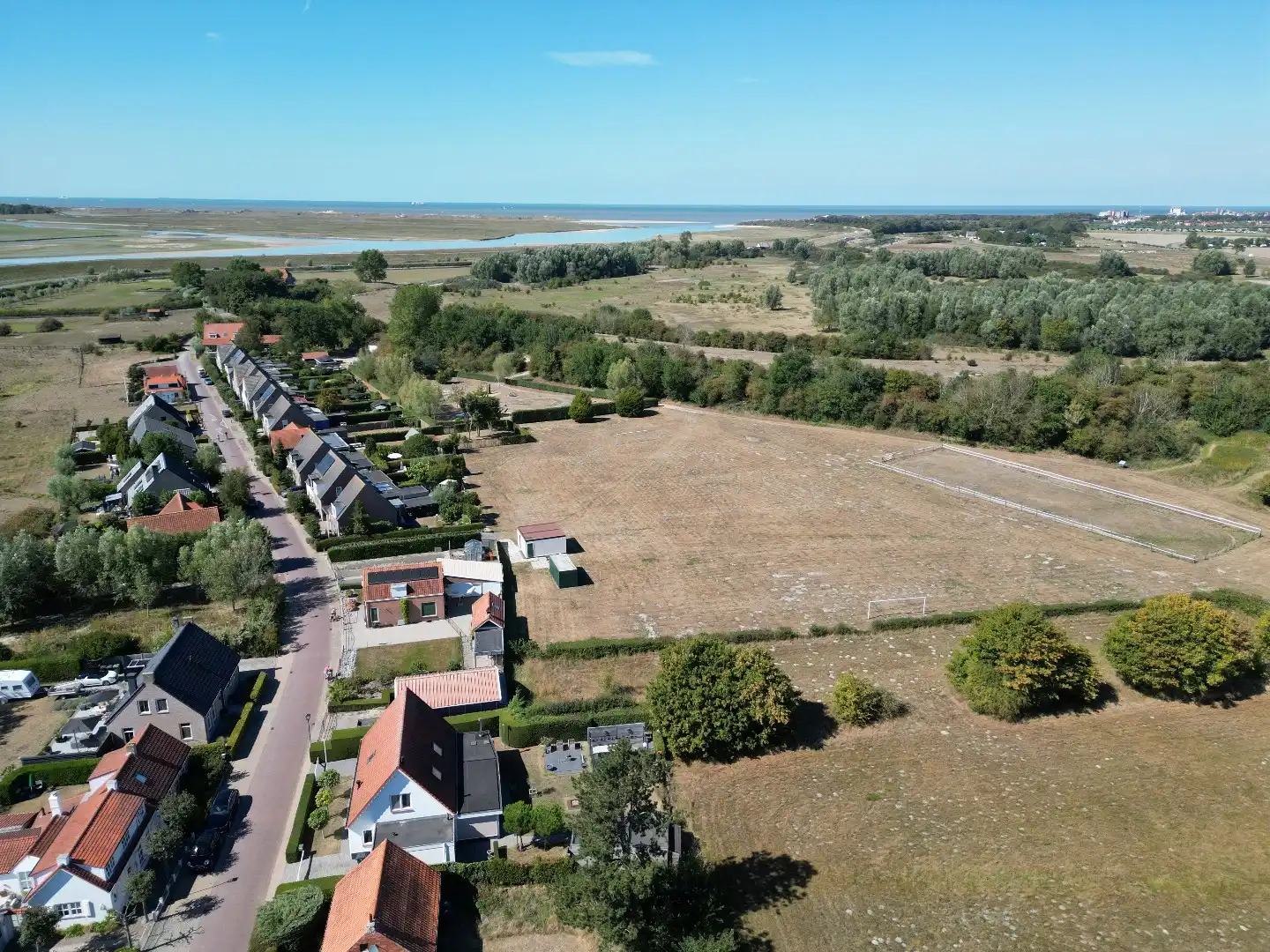 Charmante woning met verrassend veel ruimte en comfort. foto 35