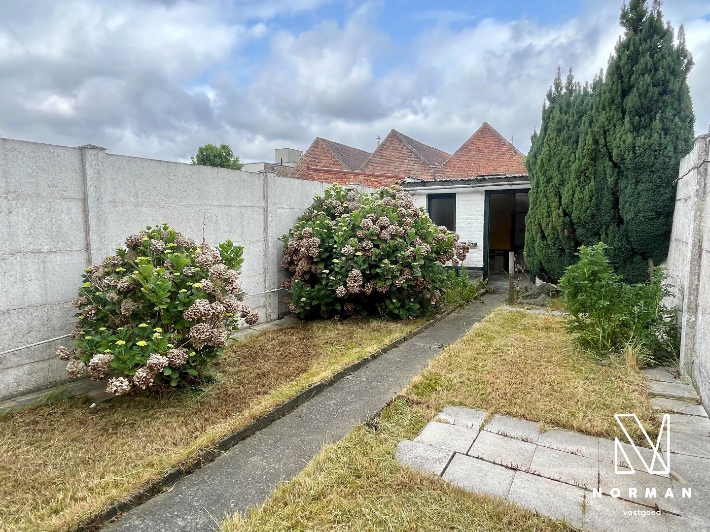 Te renoveren rijwoning te koop met tuin!  foto 14
