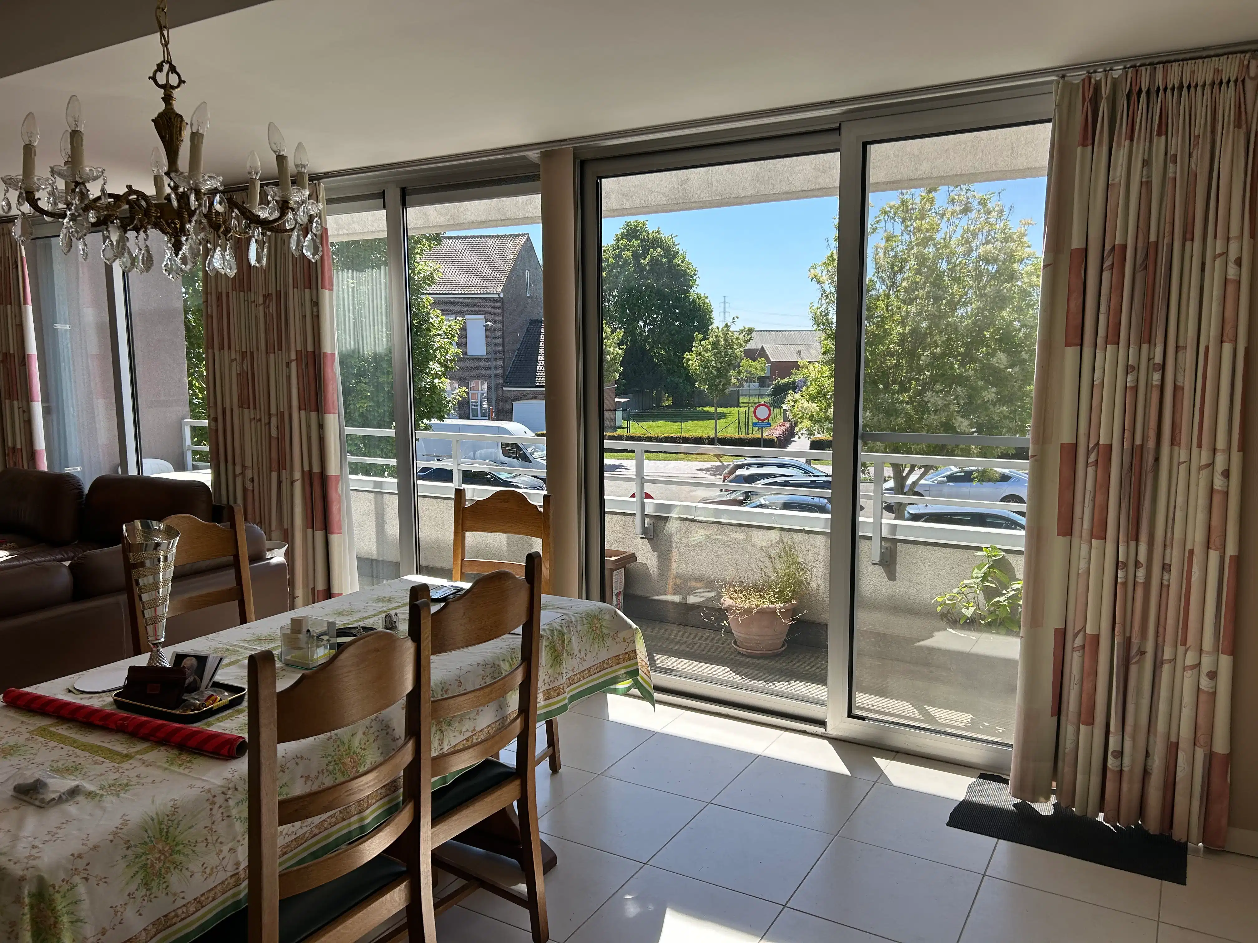 Verzorgd en centraal gelegen appartement met ruime zuid-terras en grote gemeenschappelijke tuin. foto 3