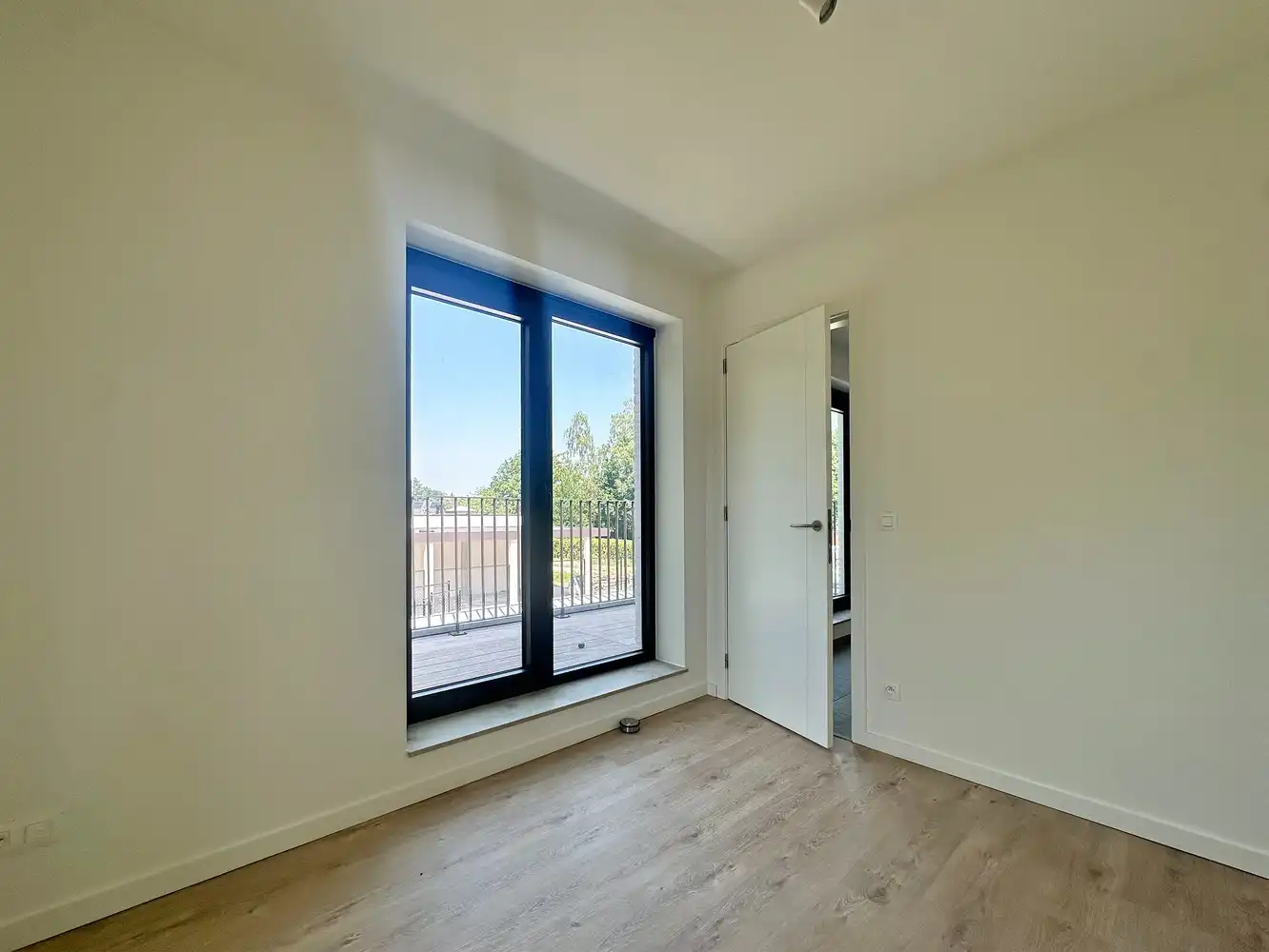 Nieuwbouwappartement met autostaanplaats in groene, bosrijke omgeving te Ranst. foto 7
