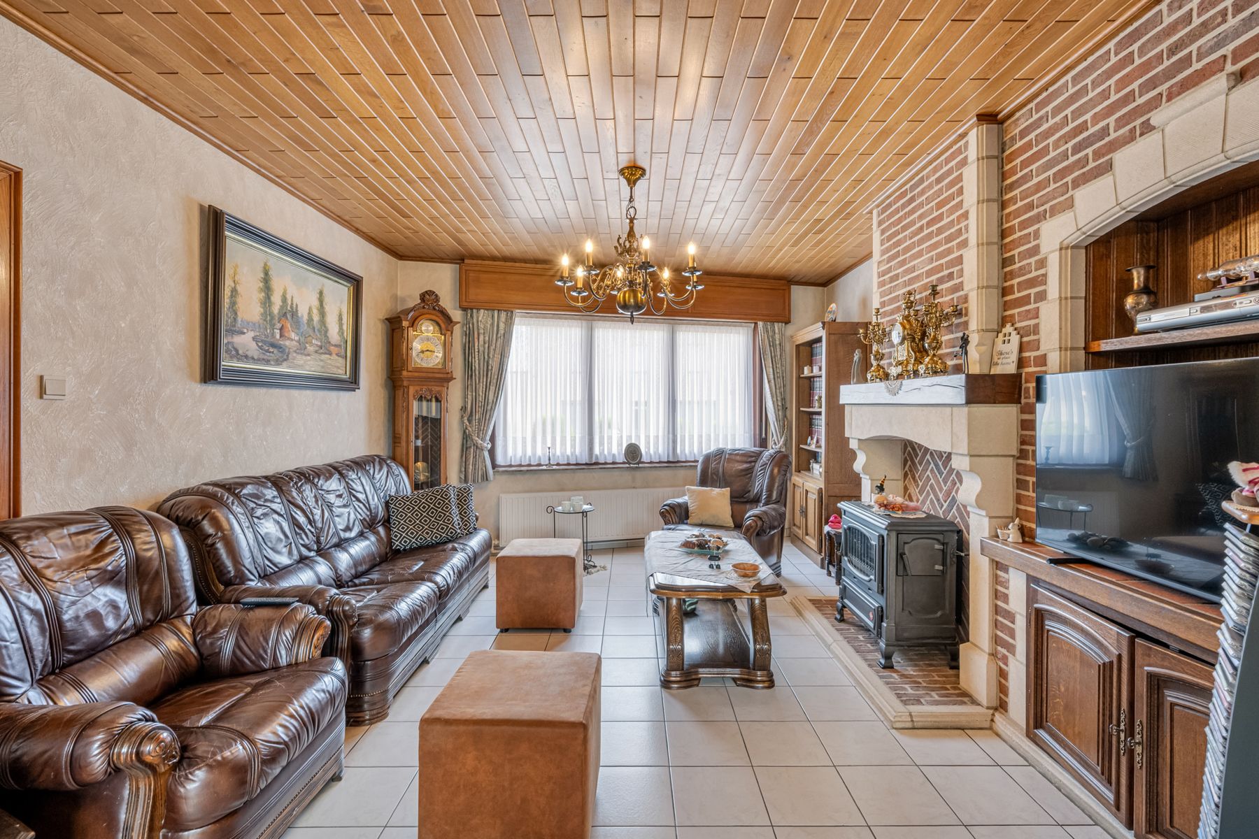 Te koop woning met inpandige garage, 4slpk's  en grote tuin  foto 6