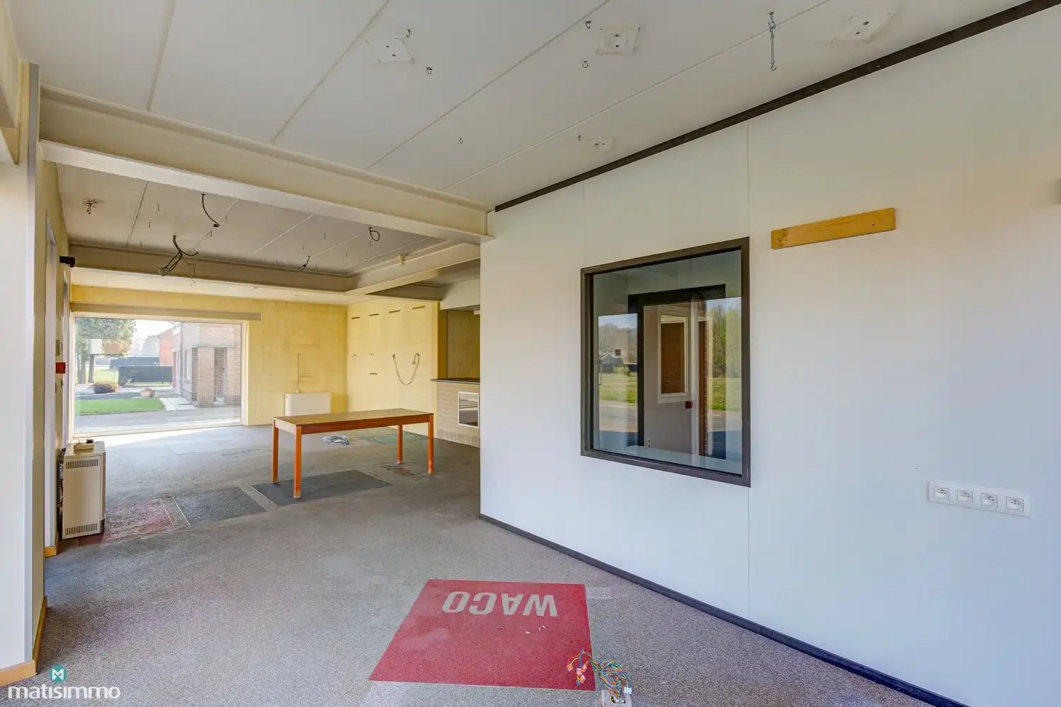 RUIM HANDELSPAND (SHOWROOM/BUREAU EN ZEER GROOT MAGAZIJN) MET VEEL MOGELIJKHEDEN TE BILZEN foto 2