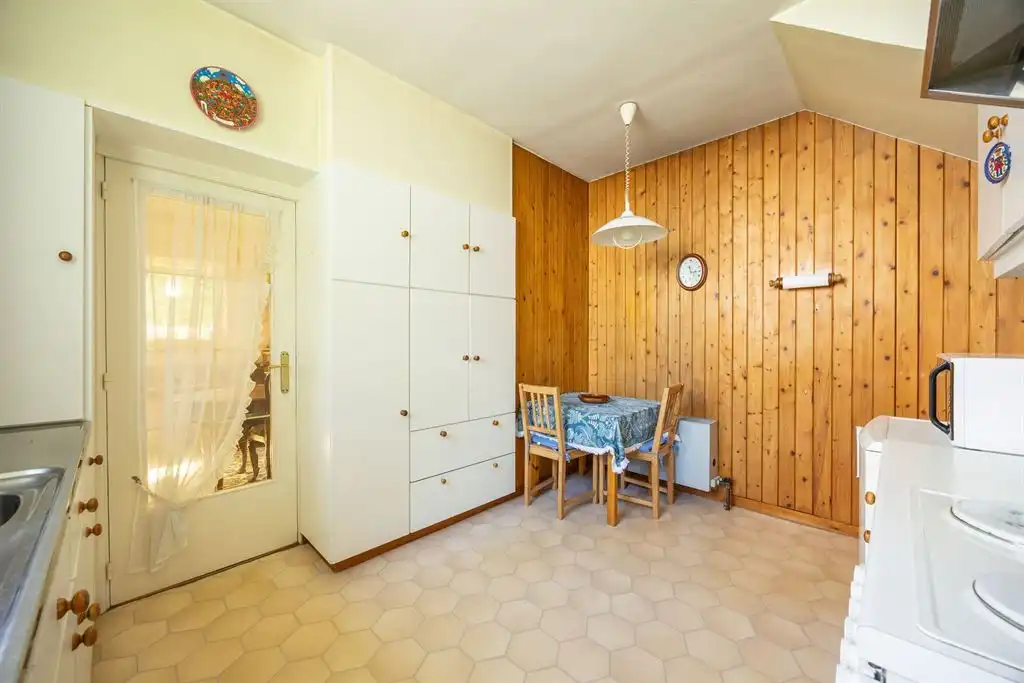 Klassieke te renoveren villa op een mooi hoekperceel in wijk "Hertebos" foto 7