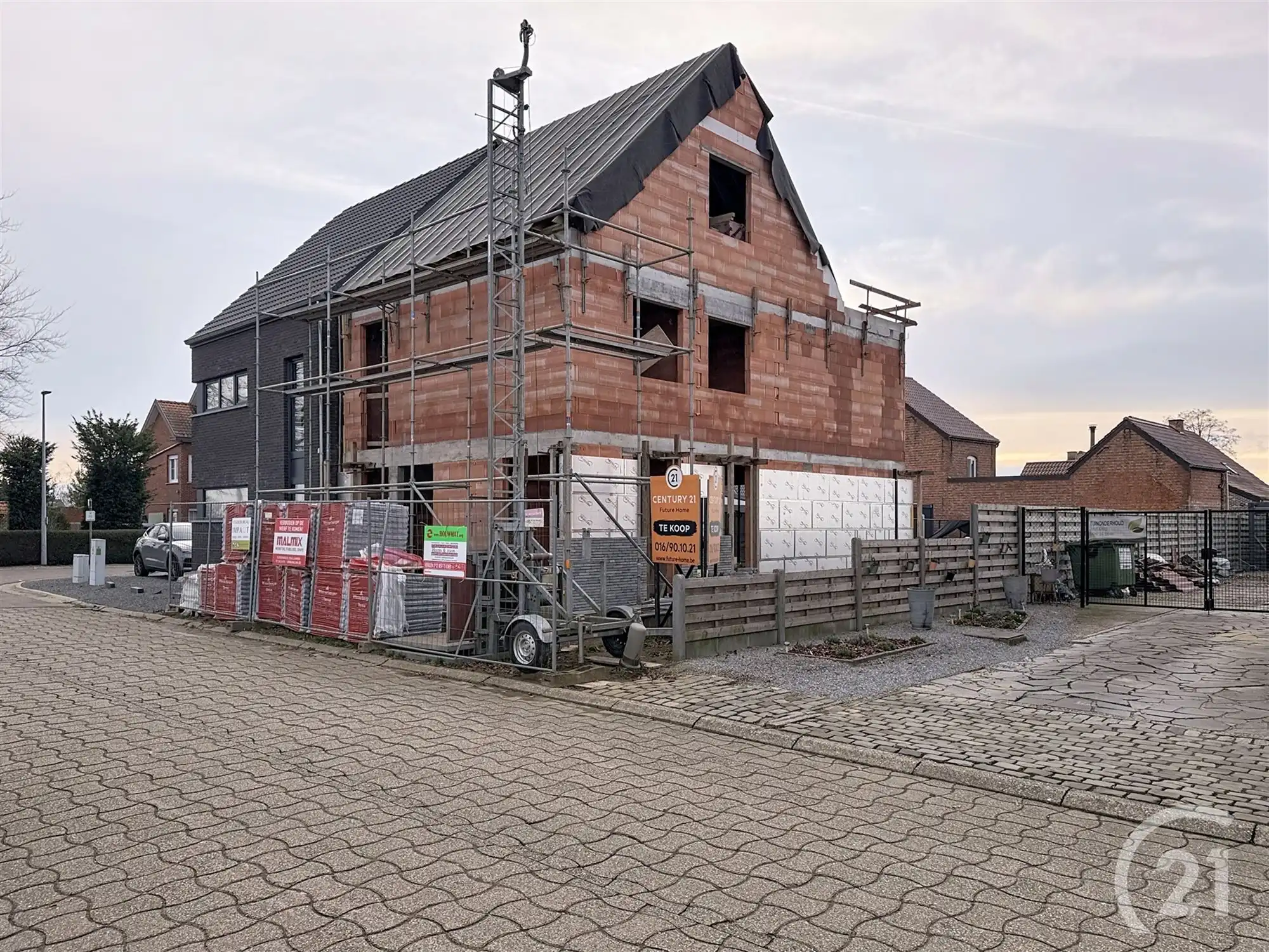 Nieuwbouwwoning in zeer rustige straat te koop! foto 4