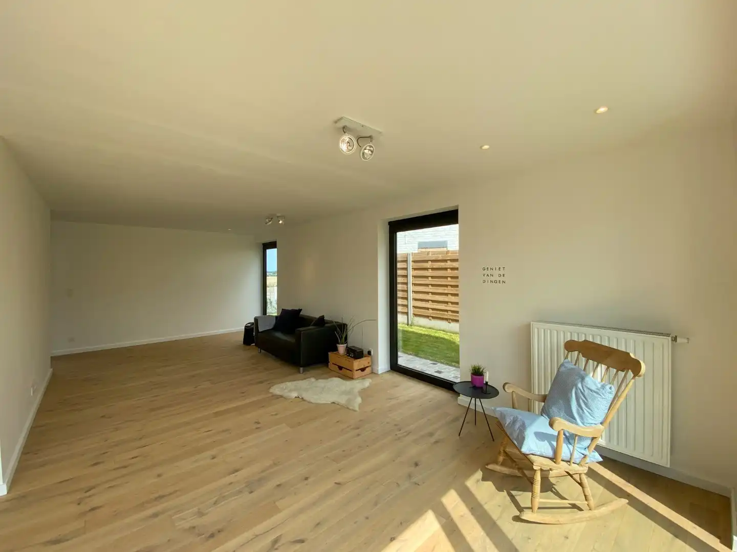 Recente woning met 3 slaapkamers, ruime oprit en tuin foto 5