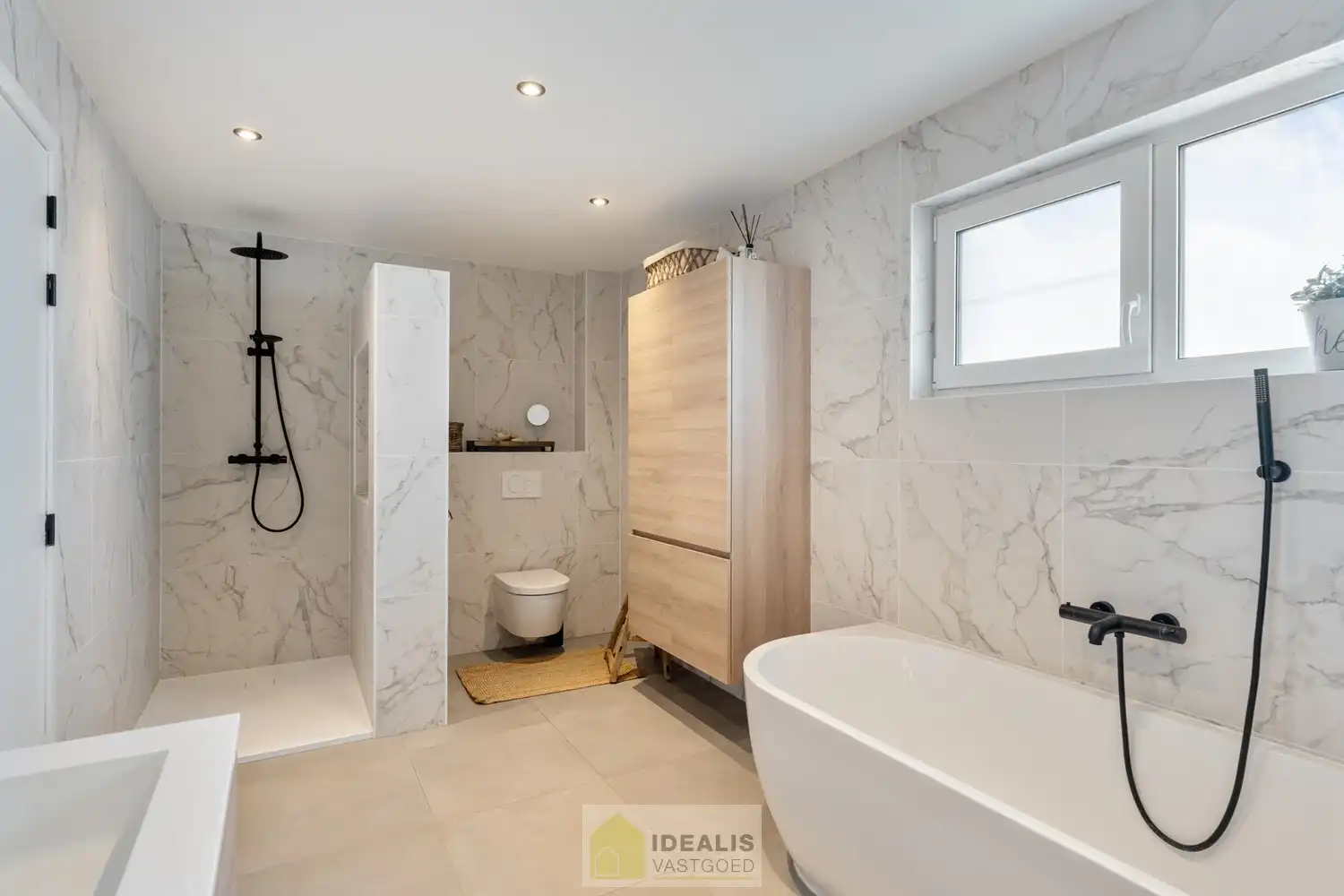 IDEALIS VASTGOED – Een prachtige instapklare woning in het fijne Hamont op een steenworp van de NL-grens! foto 32