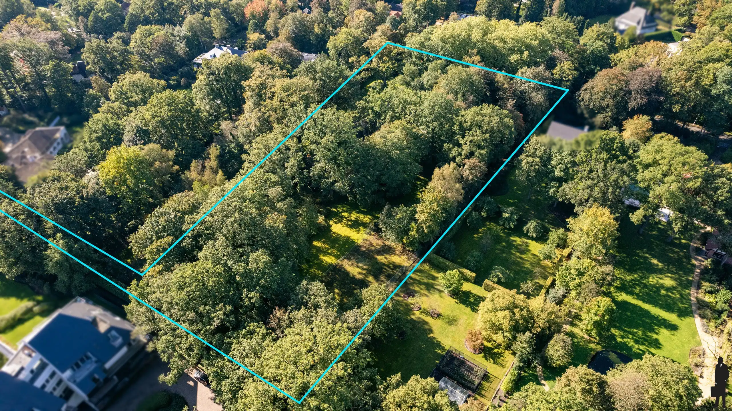 In Vriesdonk, rietgedekte karaktervolle villa op ca. 13.670m² (inclusief bouwgrond van ca. 4.543m²!). foto 4