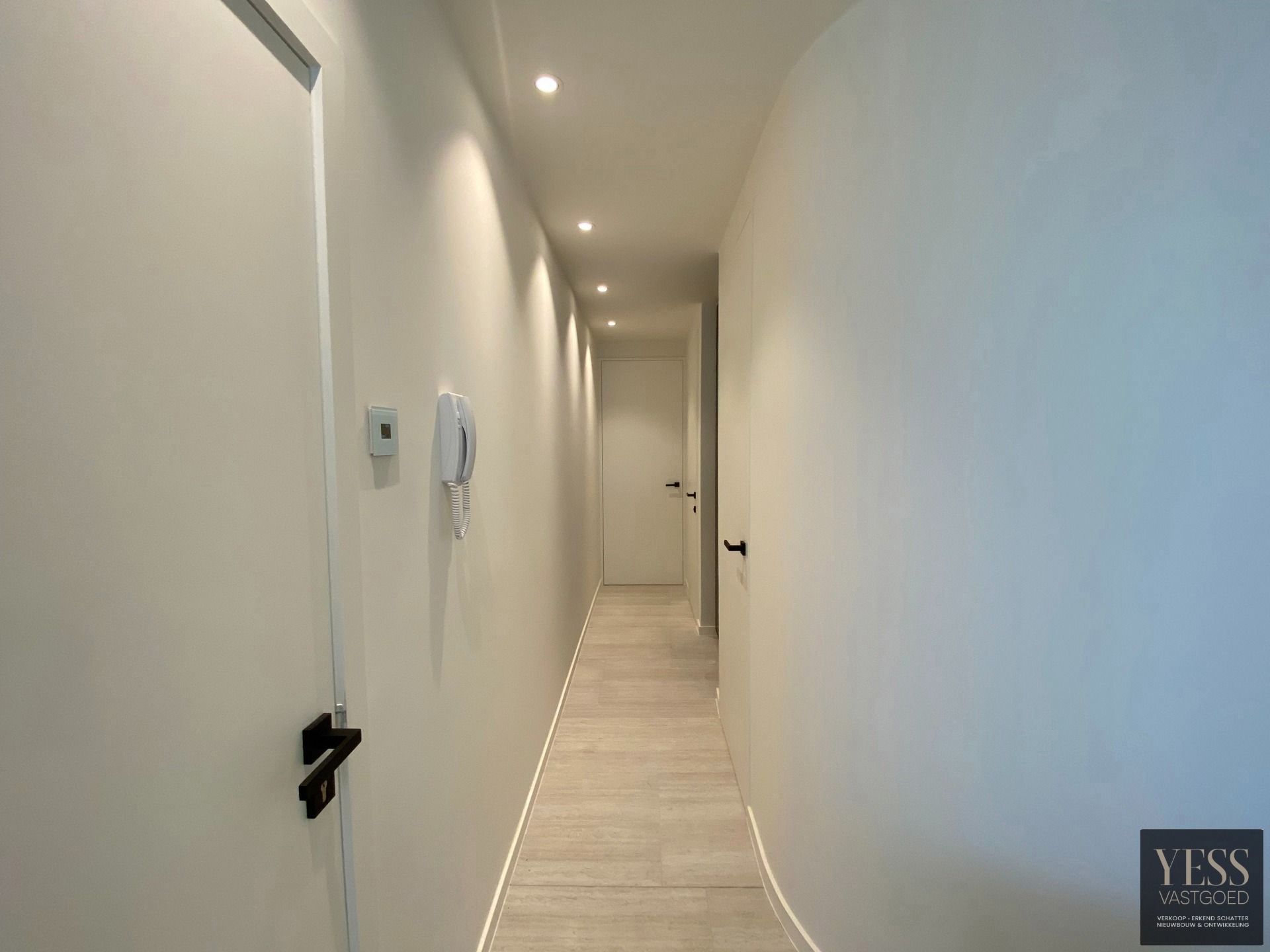 Exclusief gerenoveerd gelijkvloers appartement in Knokke! foto 12