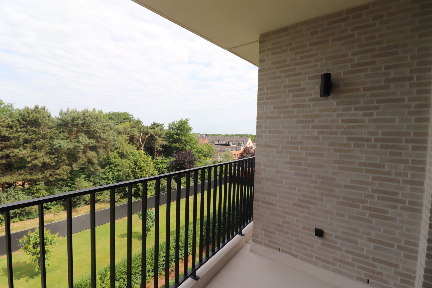Prachtig nieuwbouwappartement op de bovenste verdieping met 2 terrassen, autostaanplaats en berging. foto 14