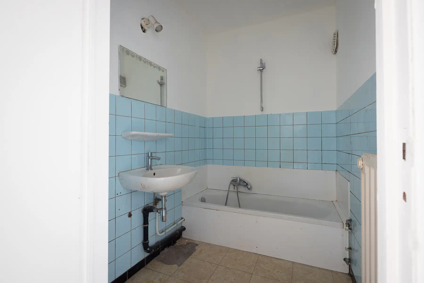 Te renoveren appartement met twee slaapkamers foto 10