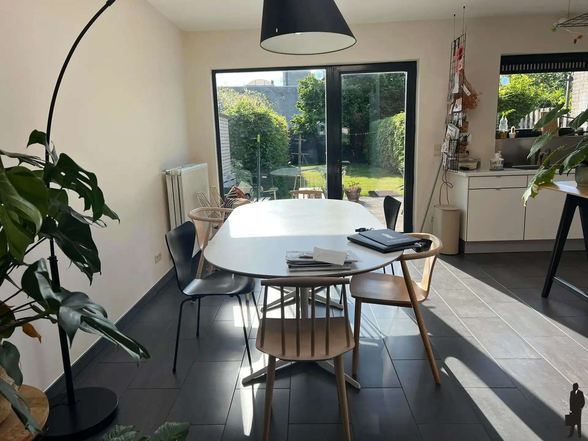 Fijne gezinswoning met 5 slaapkamers en een heerlijke tuin, in het centrum. foto 24