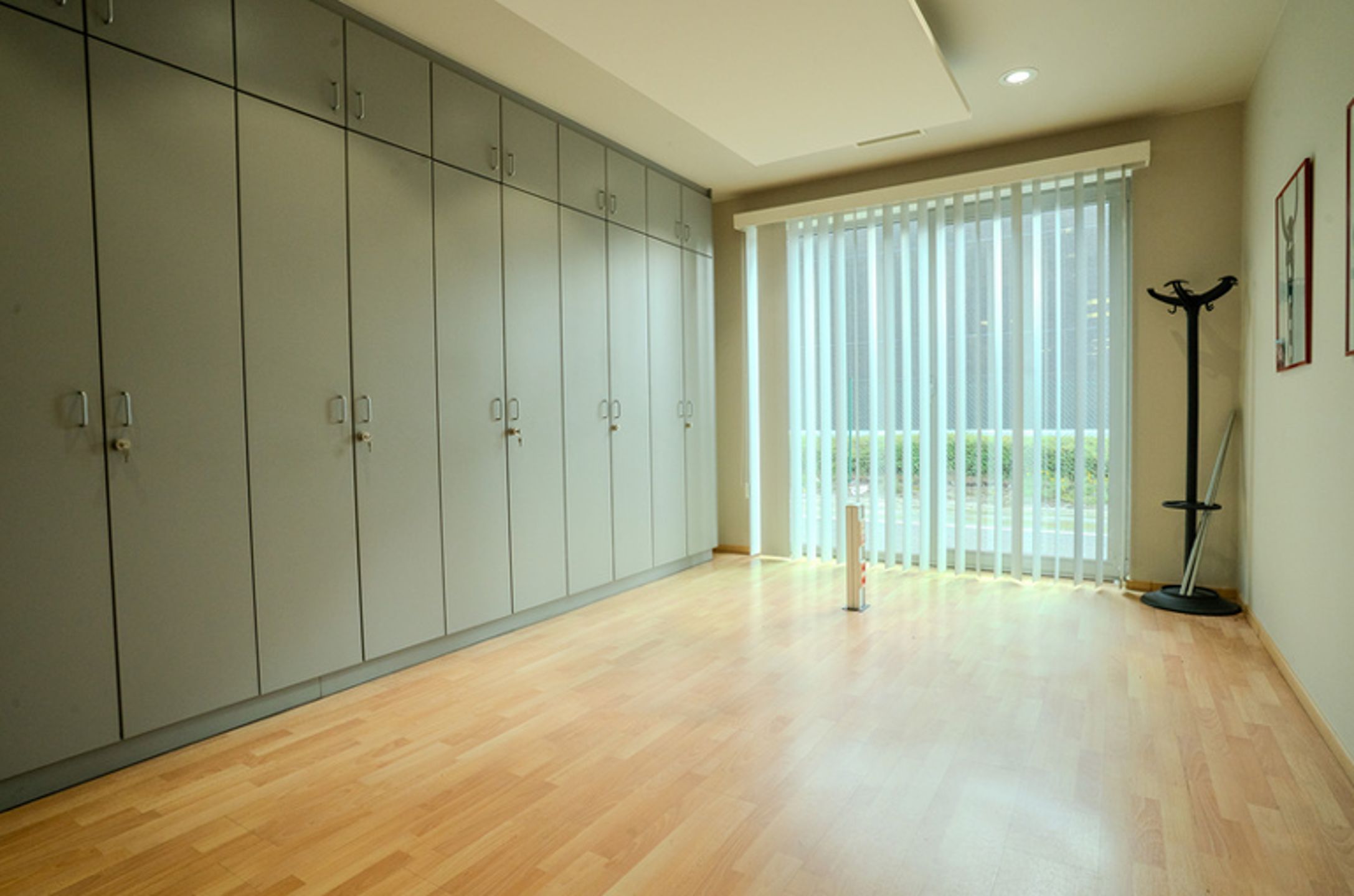 Kantoren  460m² & magazijn 3000m² te huur op 5992m² grondopp foto 11