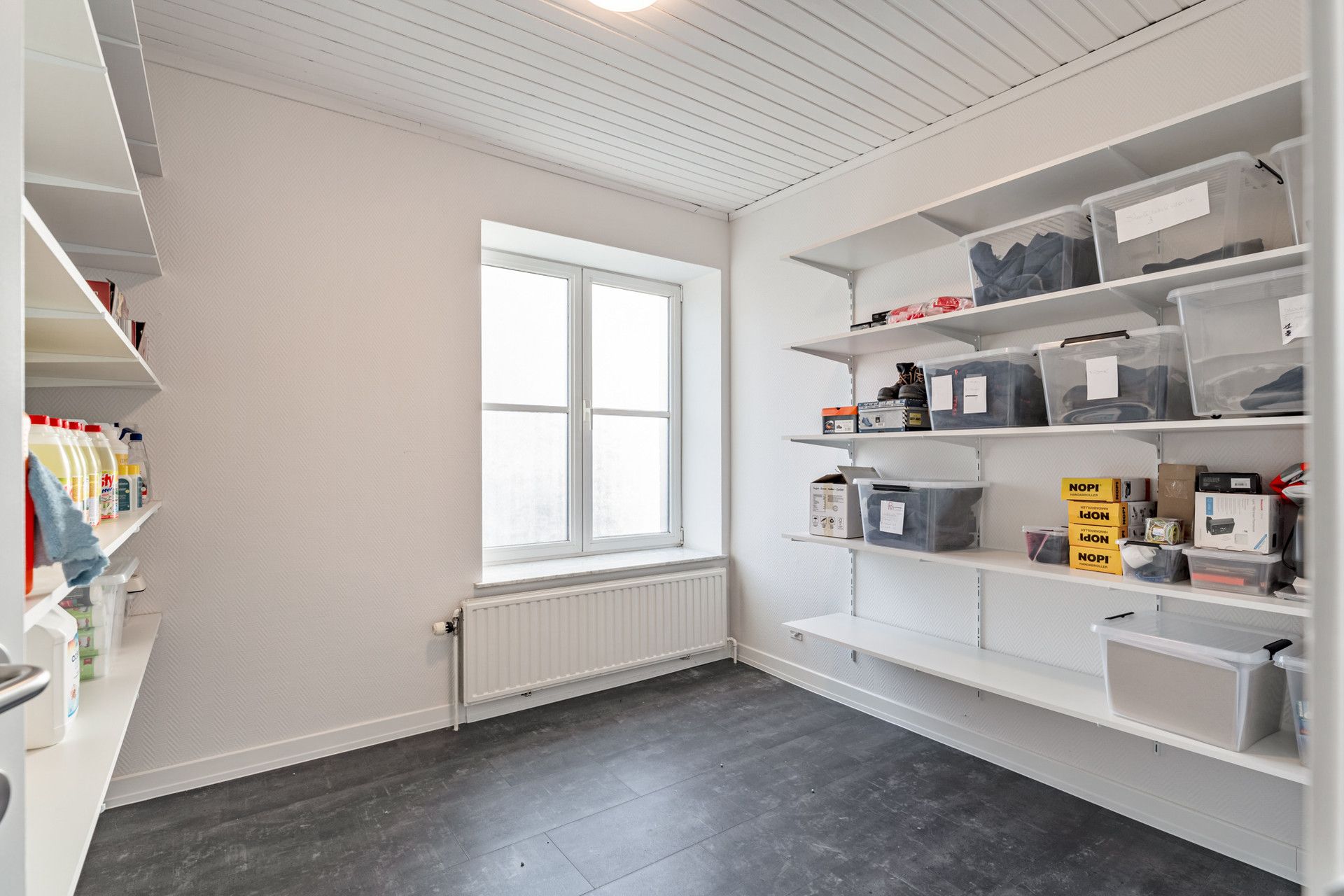 GEBOUW BESTAANDE UIT APP, 3 KANTOORVLOEREN & WERKPLAATS TE BILZEN. foto 31