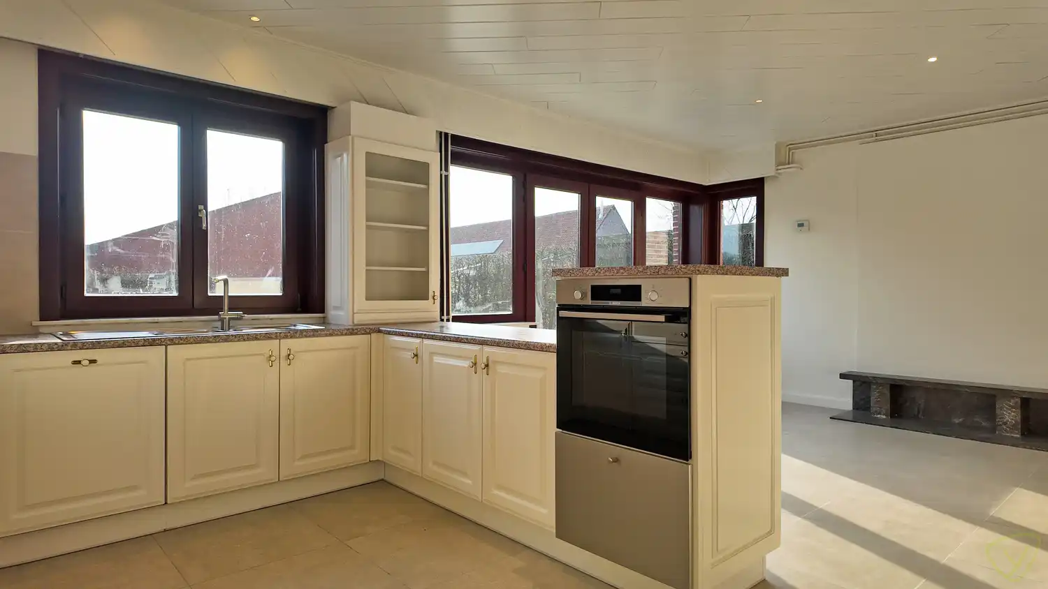 Ruime alleenstaande woning in fermettestijl op landelijke ligging te Zomergem! foto 12