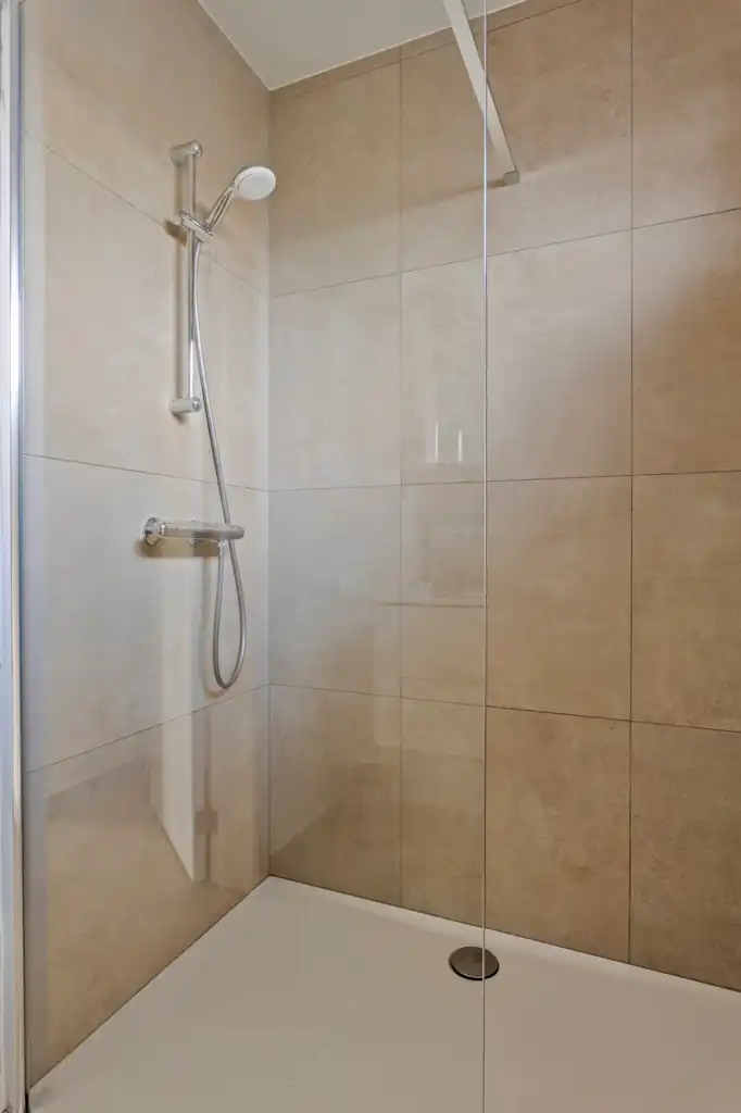 Appartement in uitstekende staat met 2 slpks en 2 carports foto 8