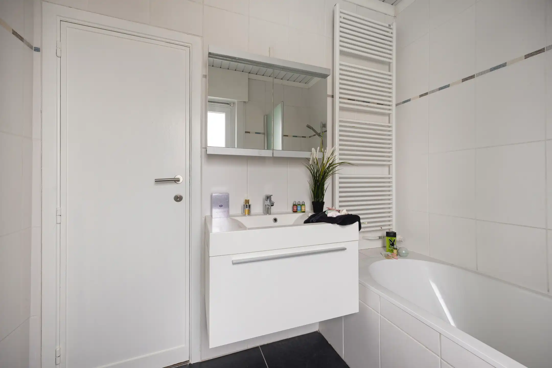 Ruime instapklare HOB met 4 slpks, tuin en garage foto 18