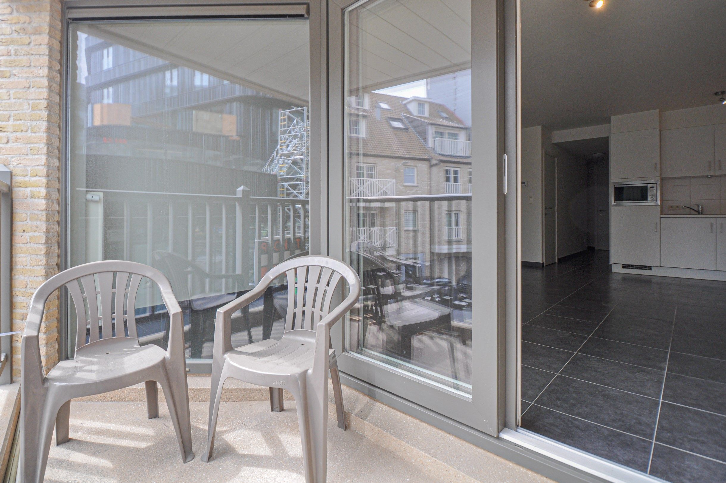 Centraal gelegen appartement met zijdelings zeezicht in het commercieel centrum. foto 4