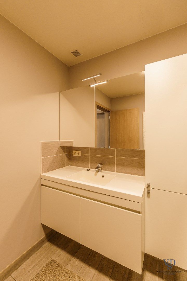 Gelijkvloers 2 slpk-appartement met terras foto 21