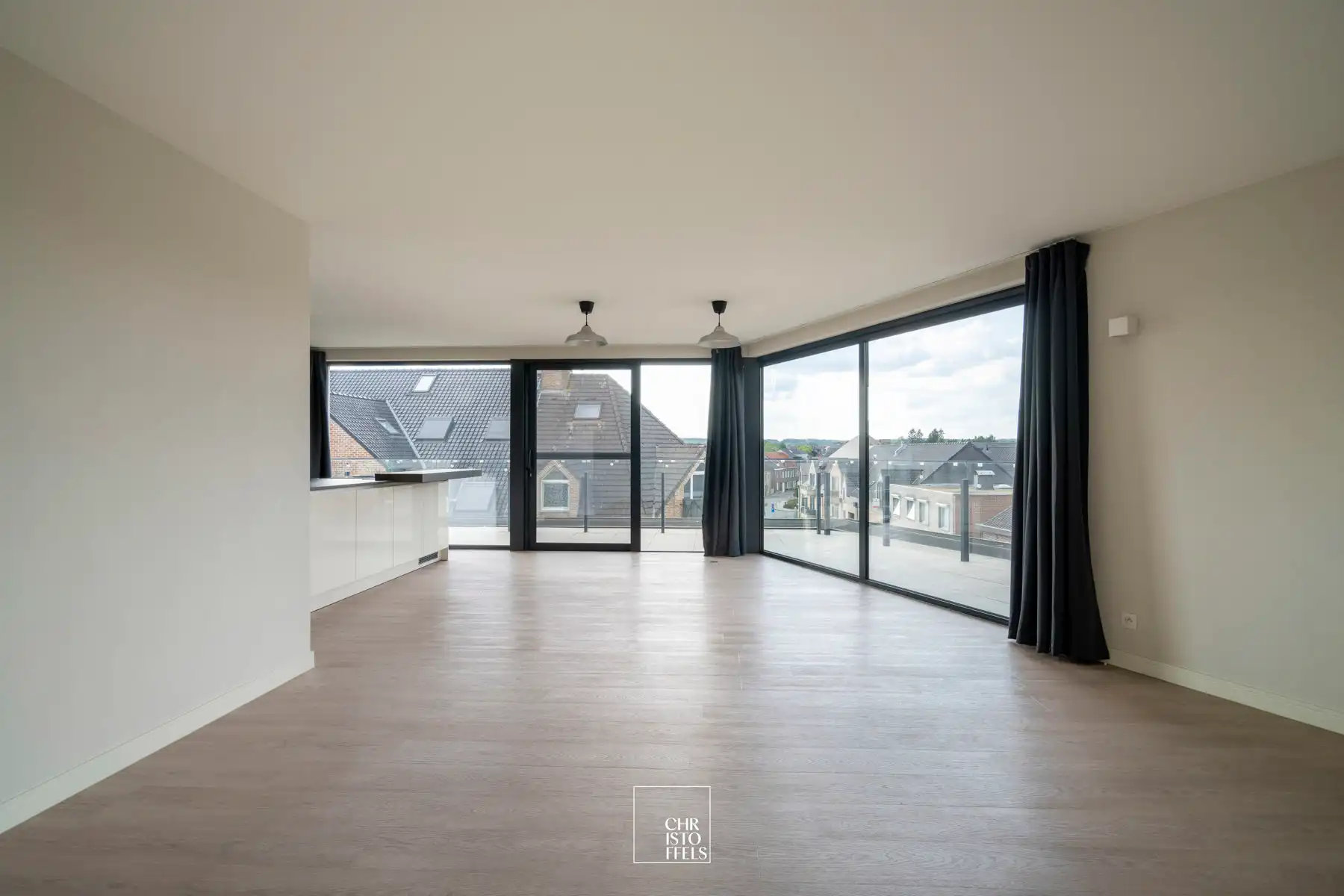 Stijlvol penthouse (111m²) met ruim terras in centrum Lanaken!  foto {{pictureIndex}}