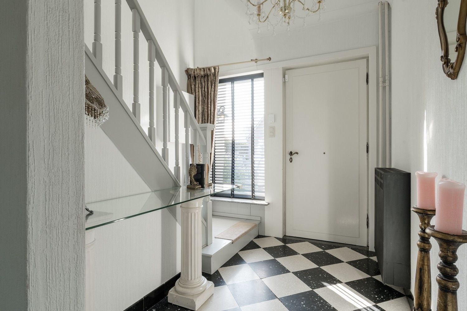 Gezellige, gerenoveerde gezinswoning met 3 slaapkamers op 903 m², vlak bij de Nederlandse grens! foto 2