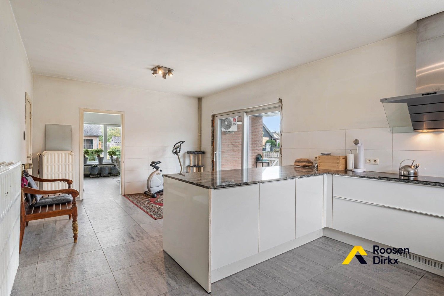 Vrijstaande gezinswoning met 4 slaapkamers op perceel van 78a88ca foto 11