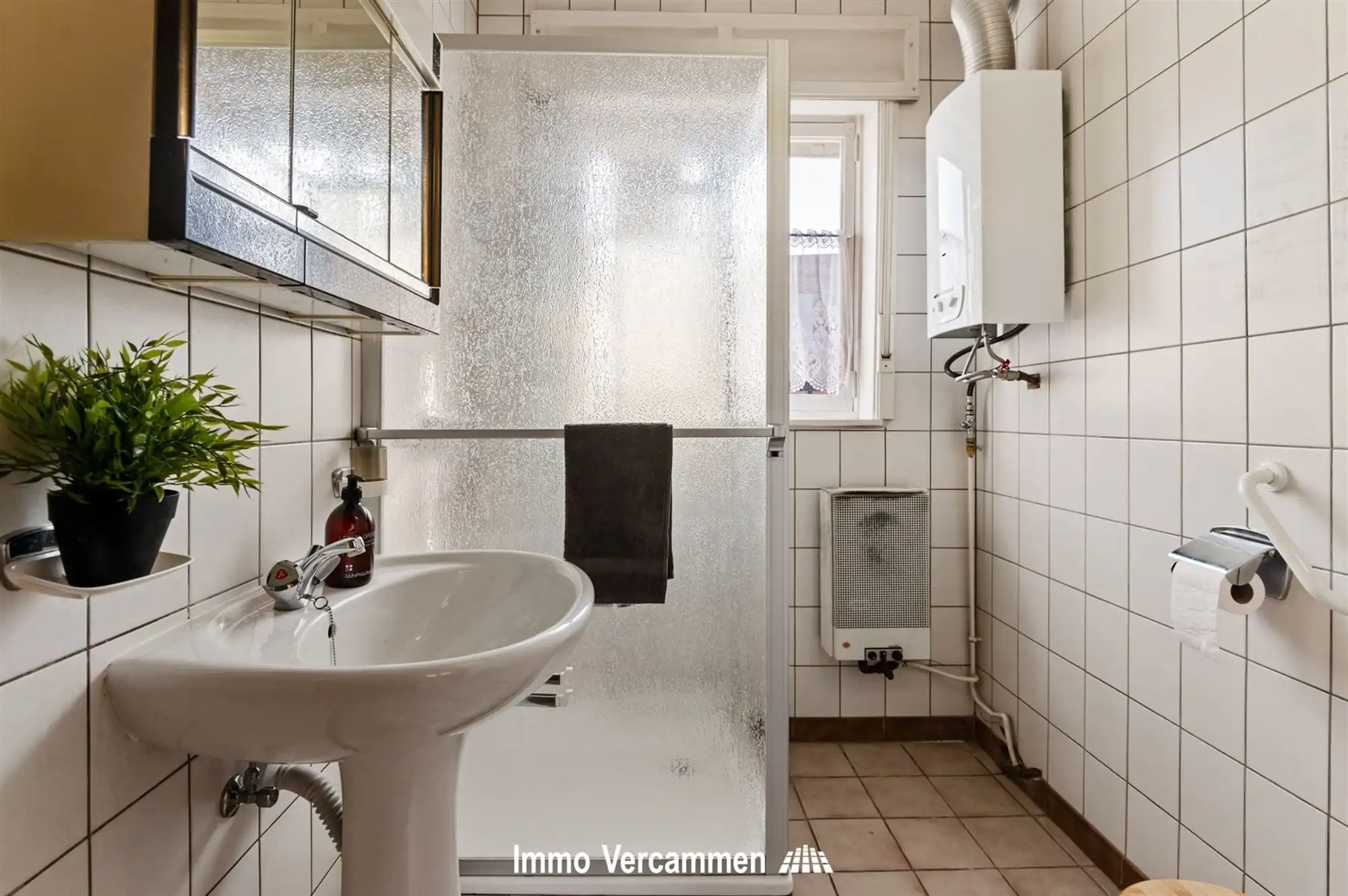 Te renoveren gezinswoning, uiterst gunstig gelegen te Sint-Katelijne-Waver foto 11