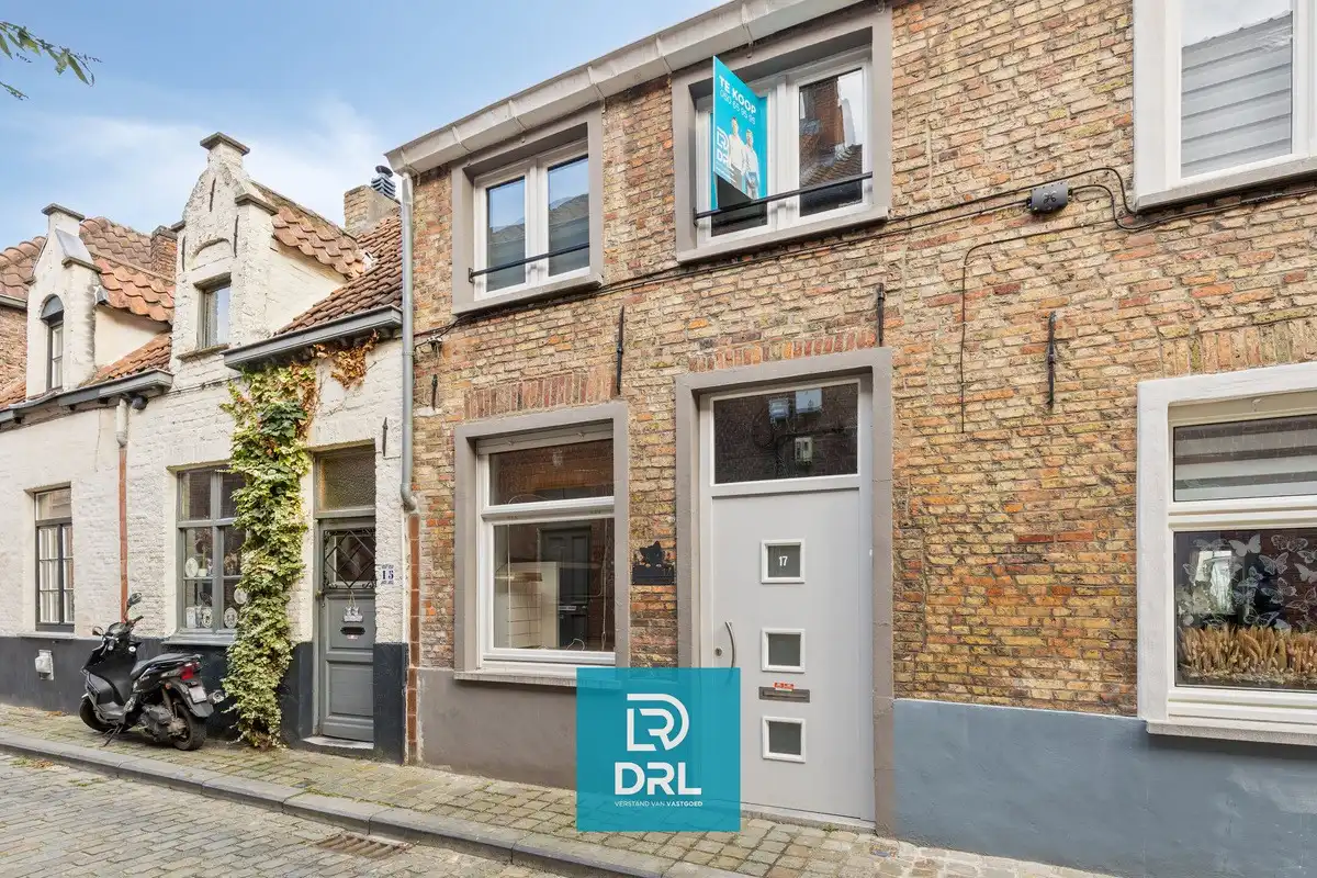 CHARMANTE STADSWONING te BRUGGE foto {{pictureIndex}}