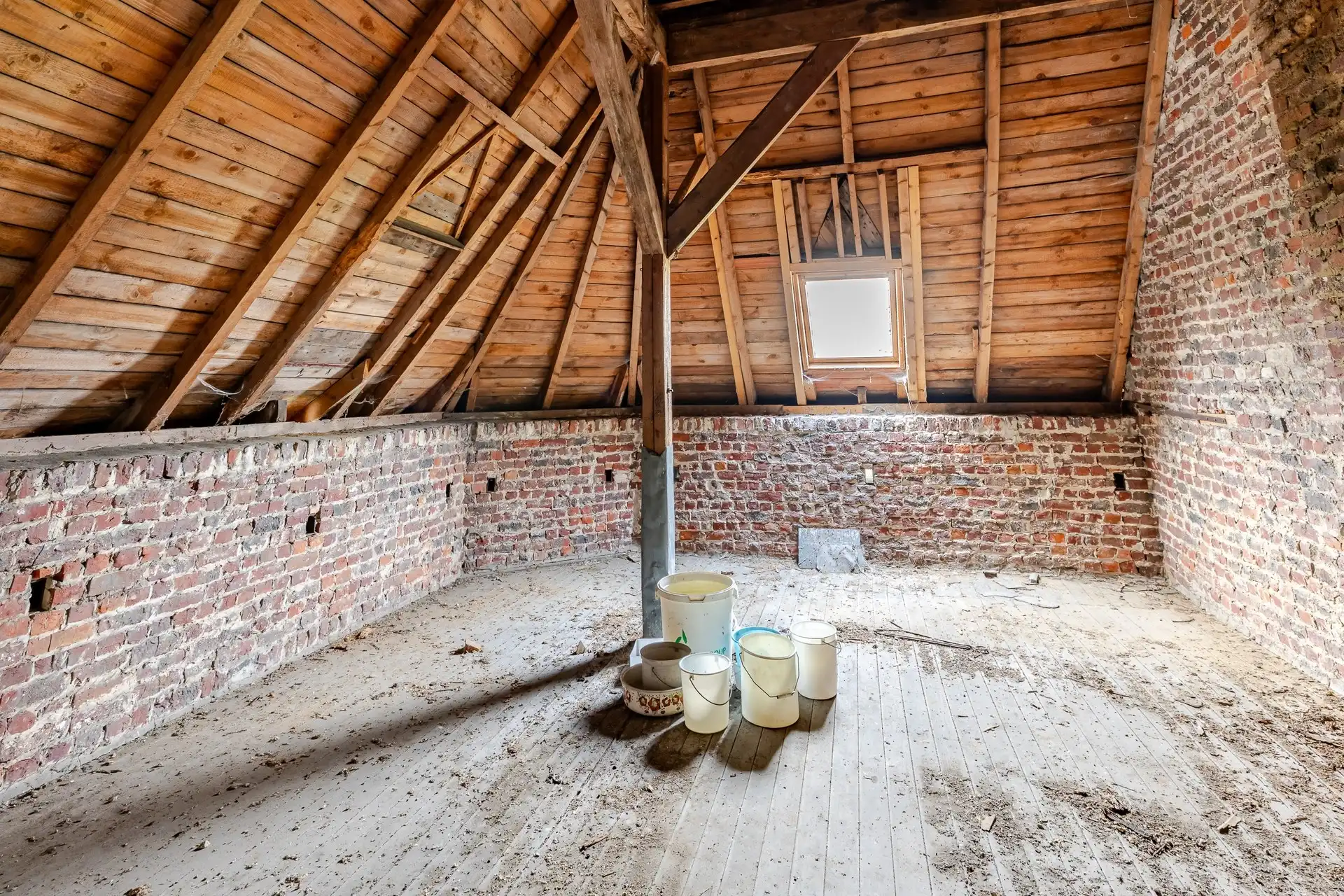 Uniek renovatieproject met authentieke ziel en ruime woonoppervlakte foto 16