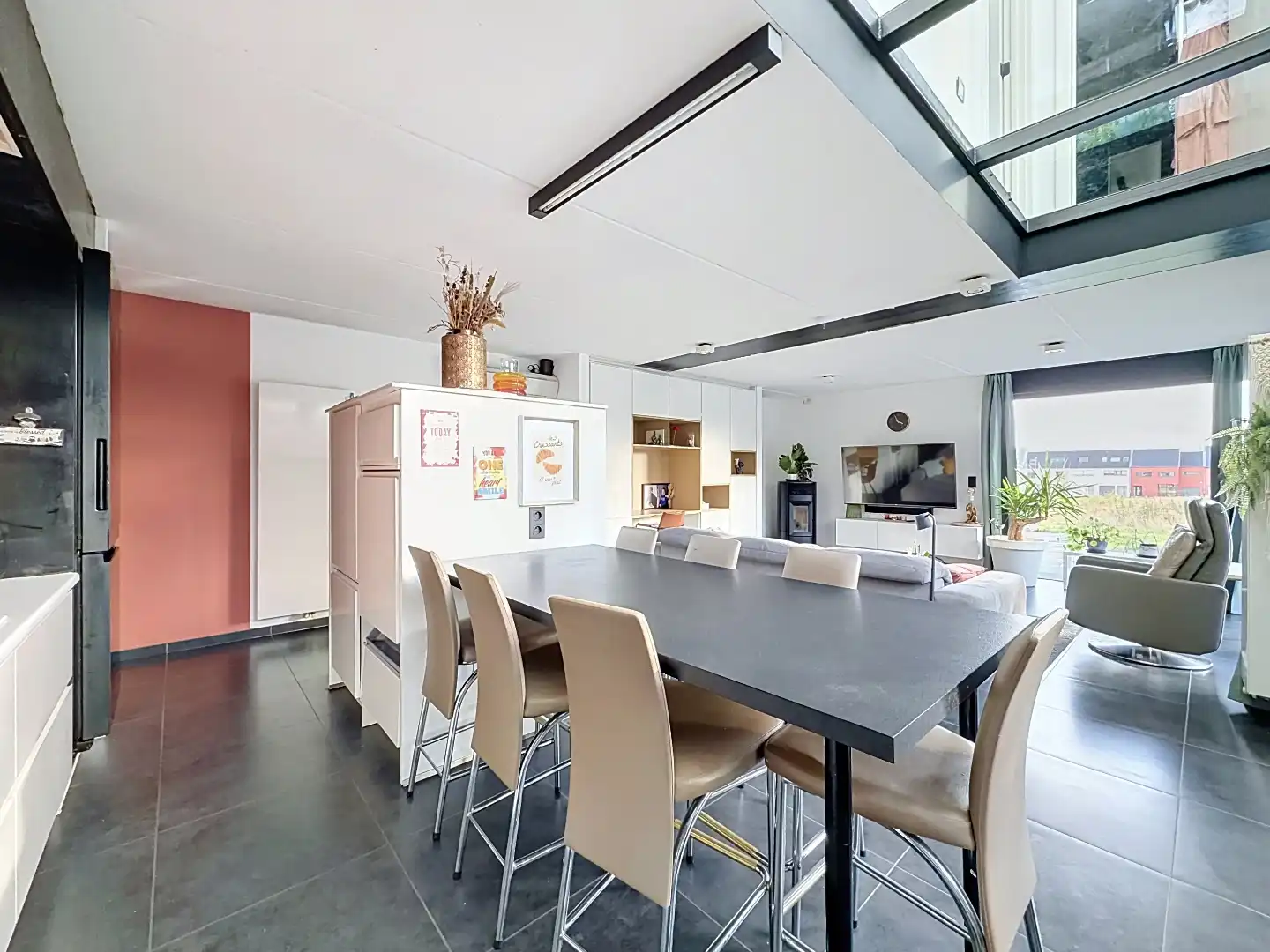 Lichtrijke woning met zwembad op rustige locatie! foto 7
