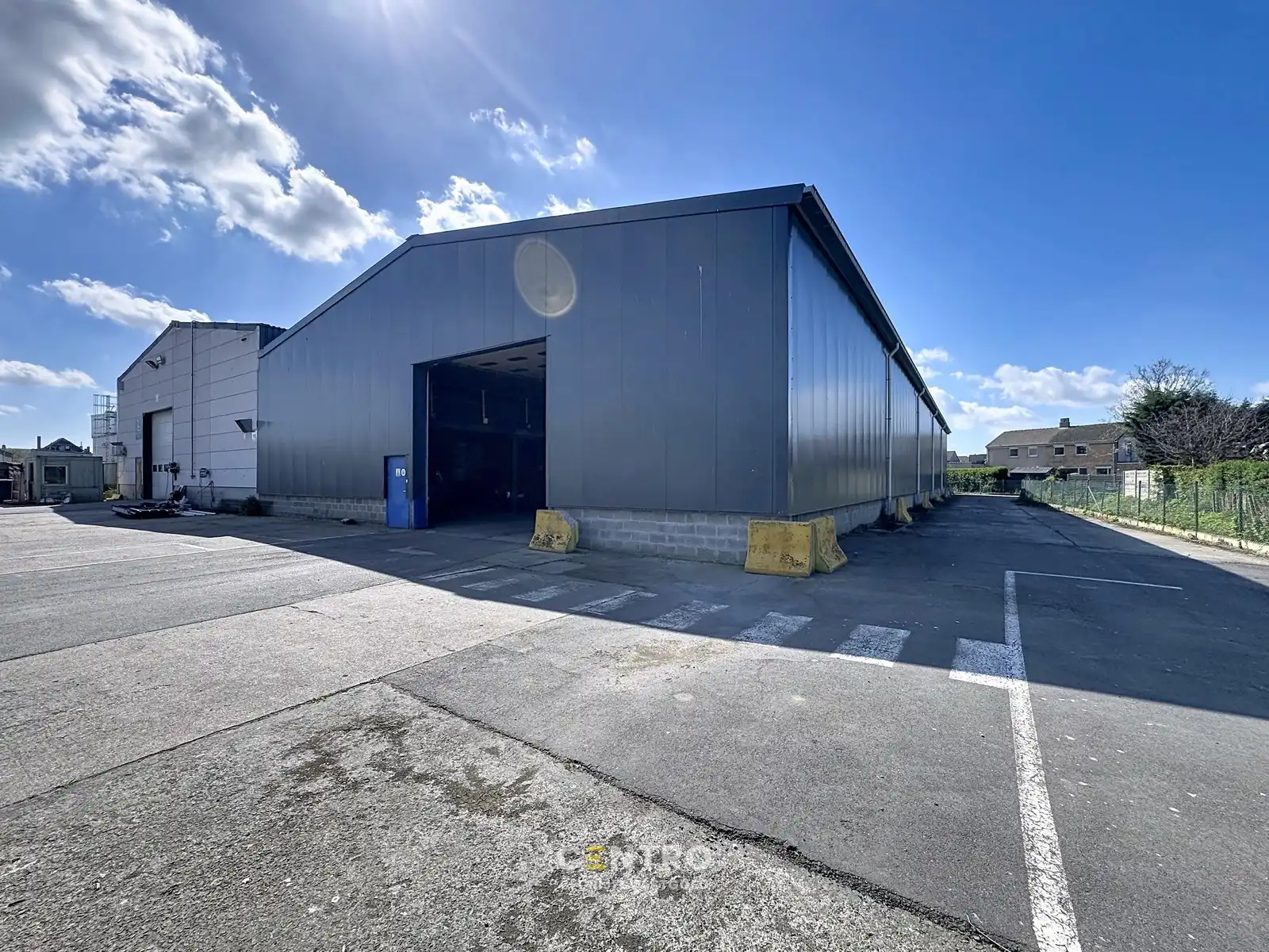 Geïsoleerd MAGAZIJN (1.000m²) te huur met mezzanine (85m² op industriezone te Zedelgem foto 9