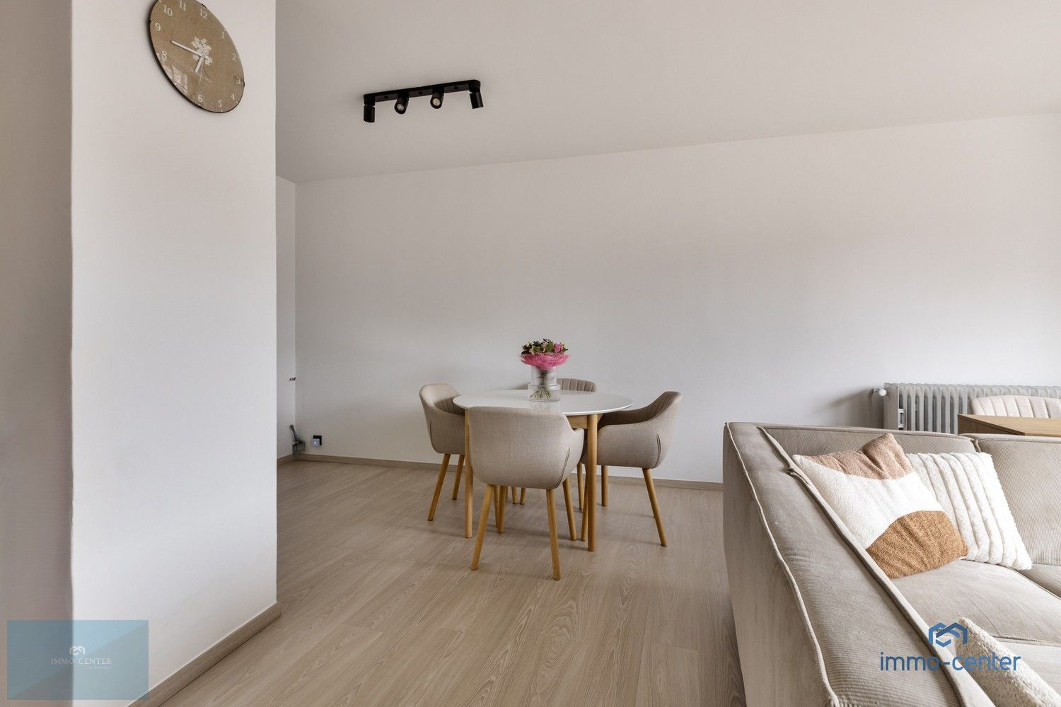 Instapklaar 2-slaapkamer appartement met vernieuwde keuken en badkamer in het hart van Genk foto 9