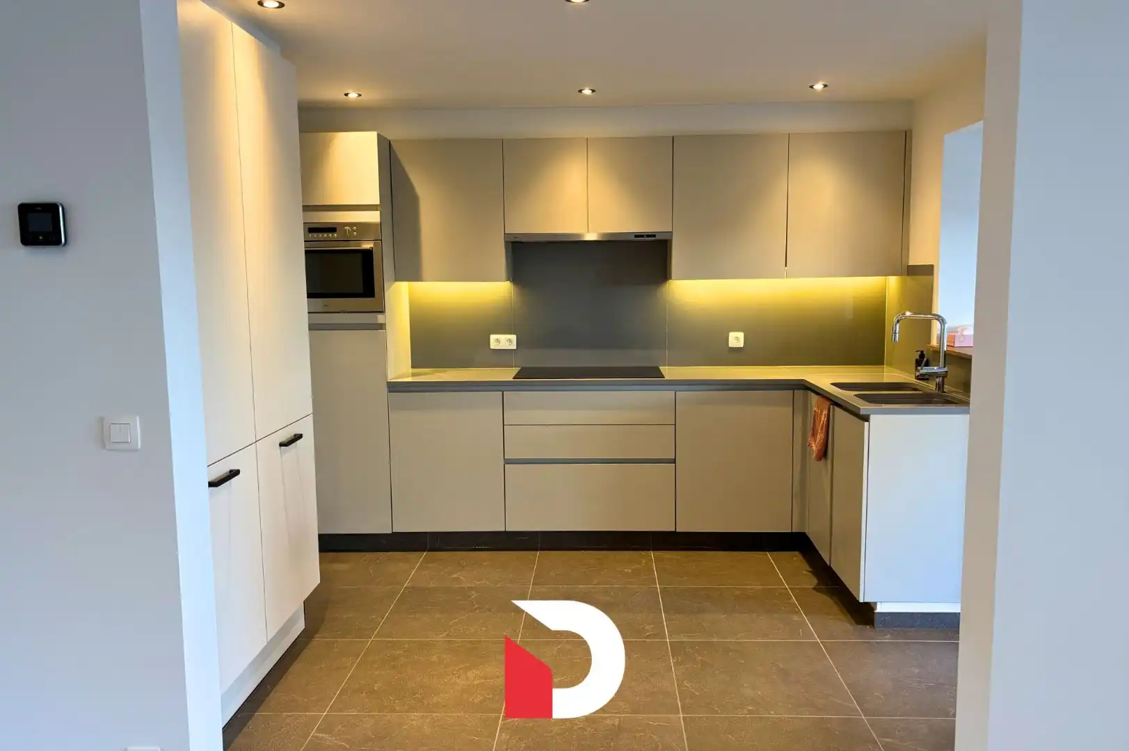 Gerenoveerde, lichtrijke woning met 3 slaapkamers en garage  foto 5