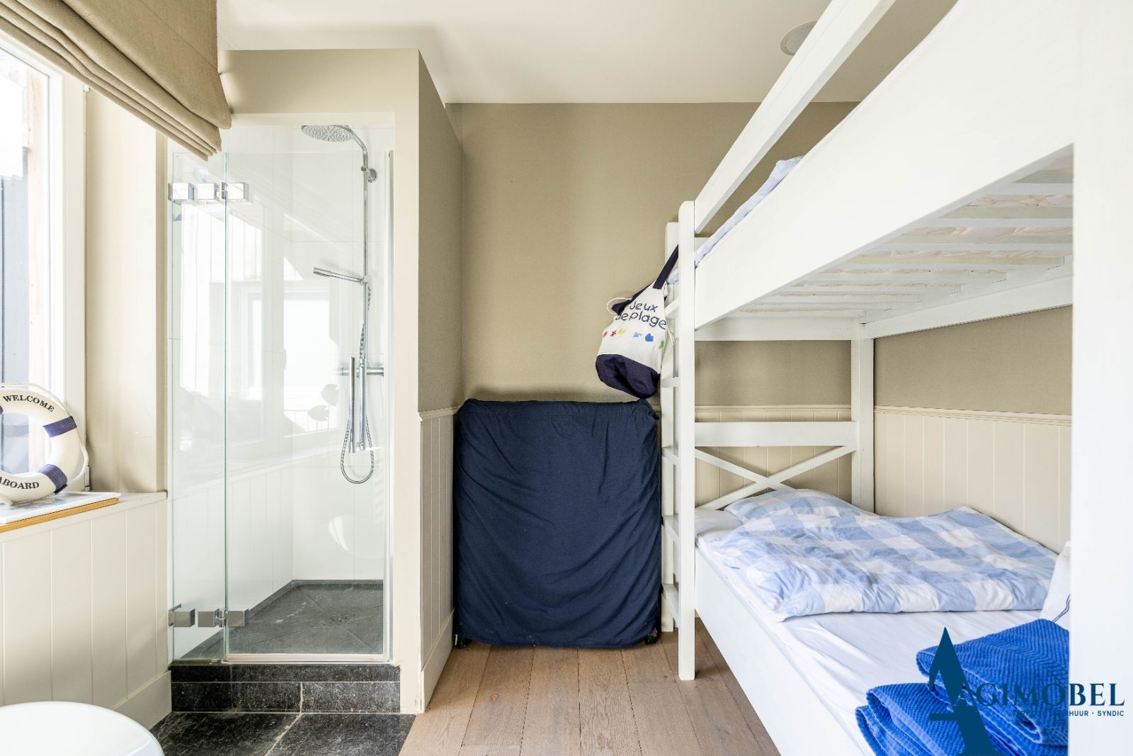 Beleef een vakantie aan zee met landelijke charme  in dit ruim appartement met terras/koer en 3 grote slaapkamers, 200m van het strand. foto 16