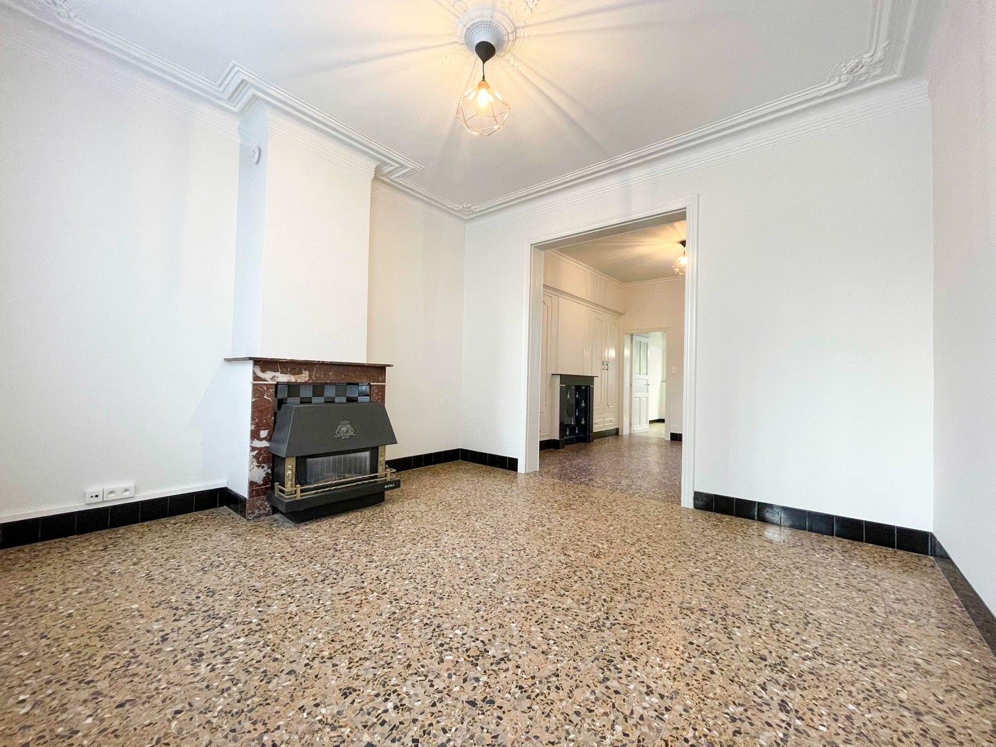 Instapklare woning met 3 slaapkamers en garage nabij het centrum van Tielt (Meulebeke)! foto 2