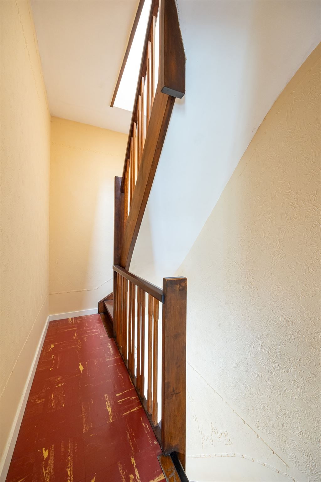 Zeer ruime, te renoveren woning met tuin foto 19