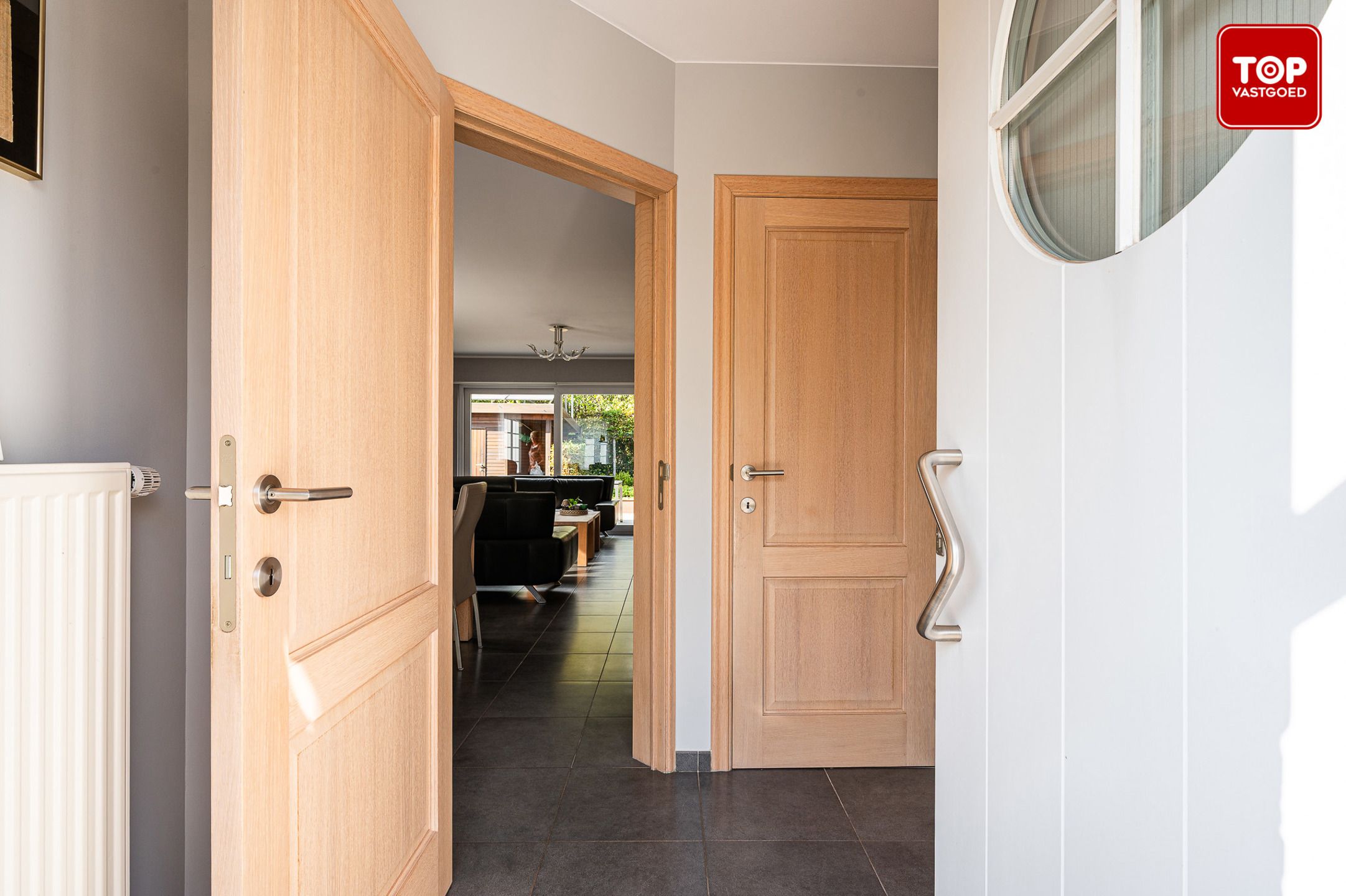 Instapklare woning in rustige straat met 3 slaapkamers, tuin en garage.  foto 3