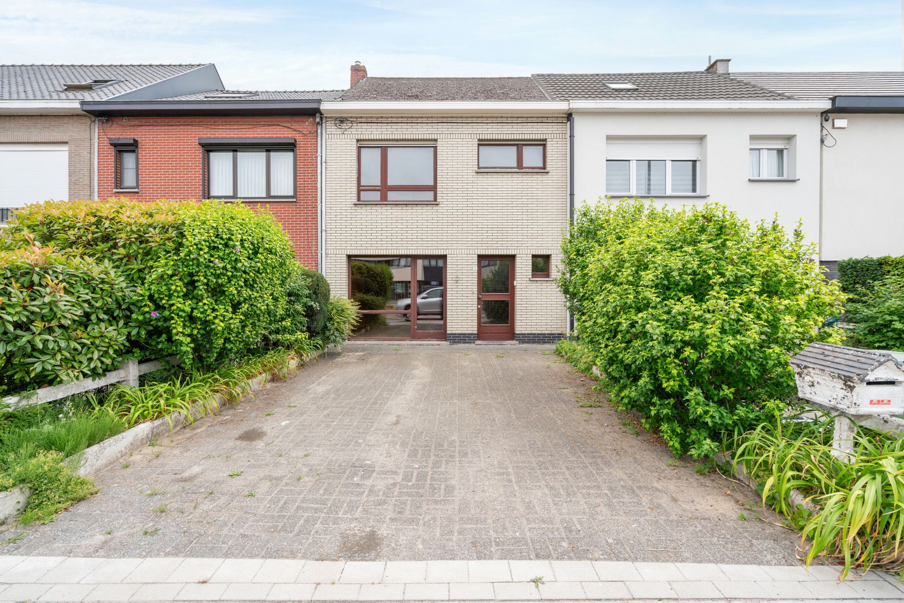 Hoofdfoto van de publicatie: Te renoveren woning met 3 slaapkamers 