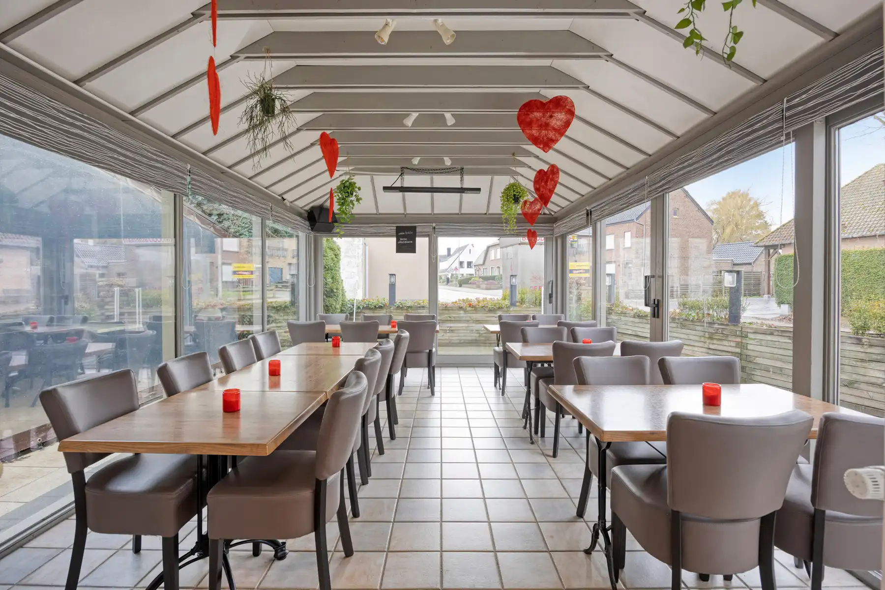 veelzijdig handelshuis met woonst en appartement foto 5