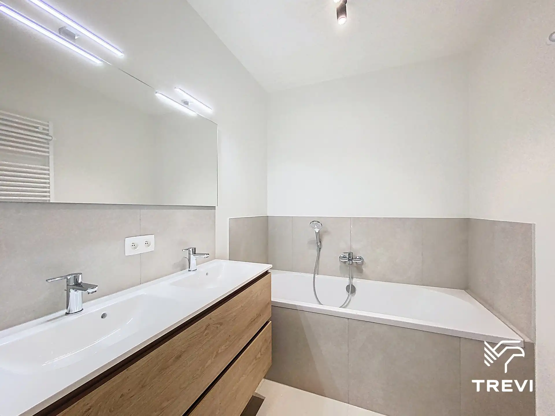 Nieuwe duplex met 4 kamers en ruime kamers foto 13