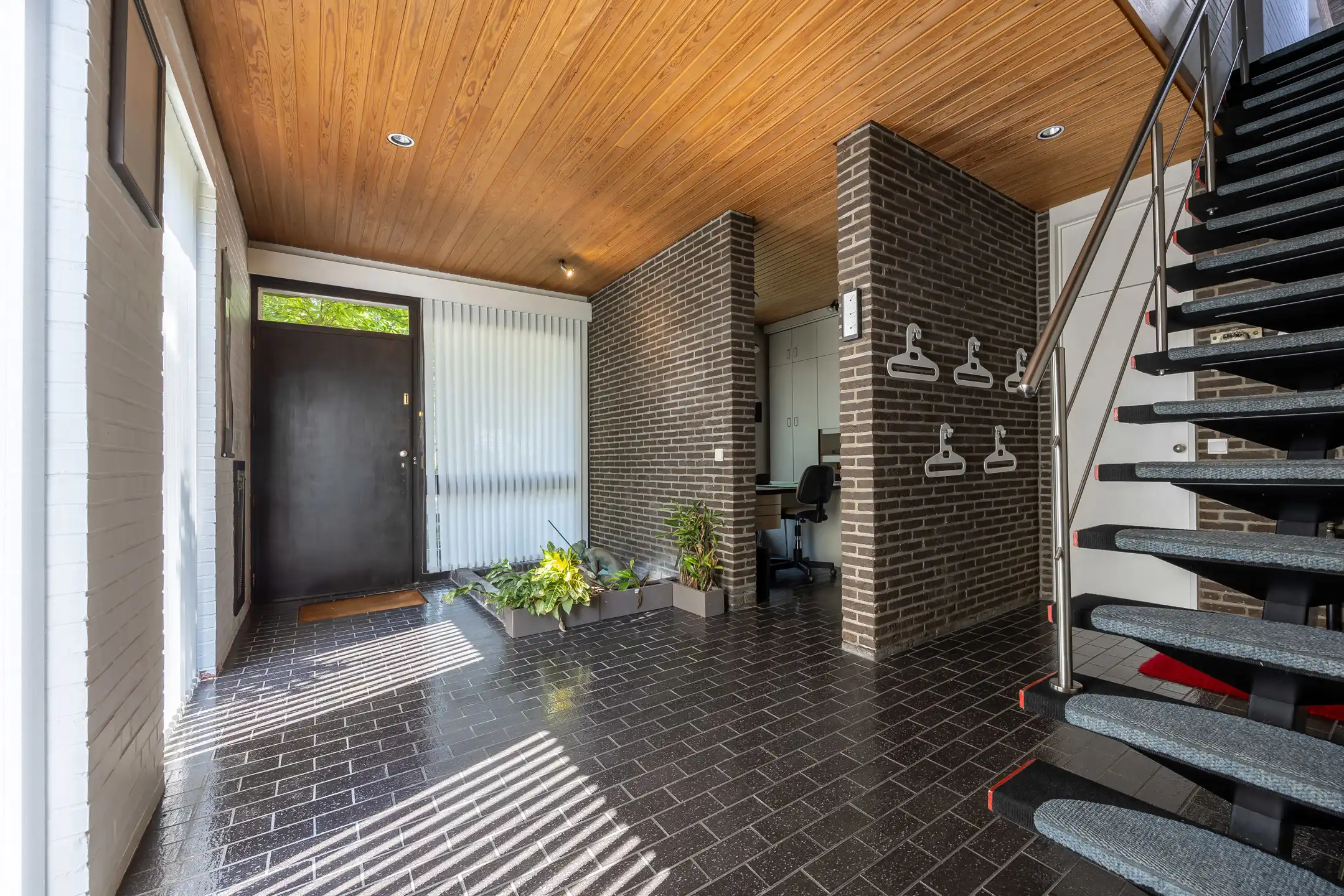 Karaktervolle villa met mooie tuin op toplocatie in Kapellen foto 12