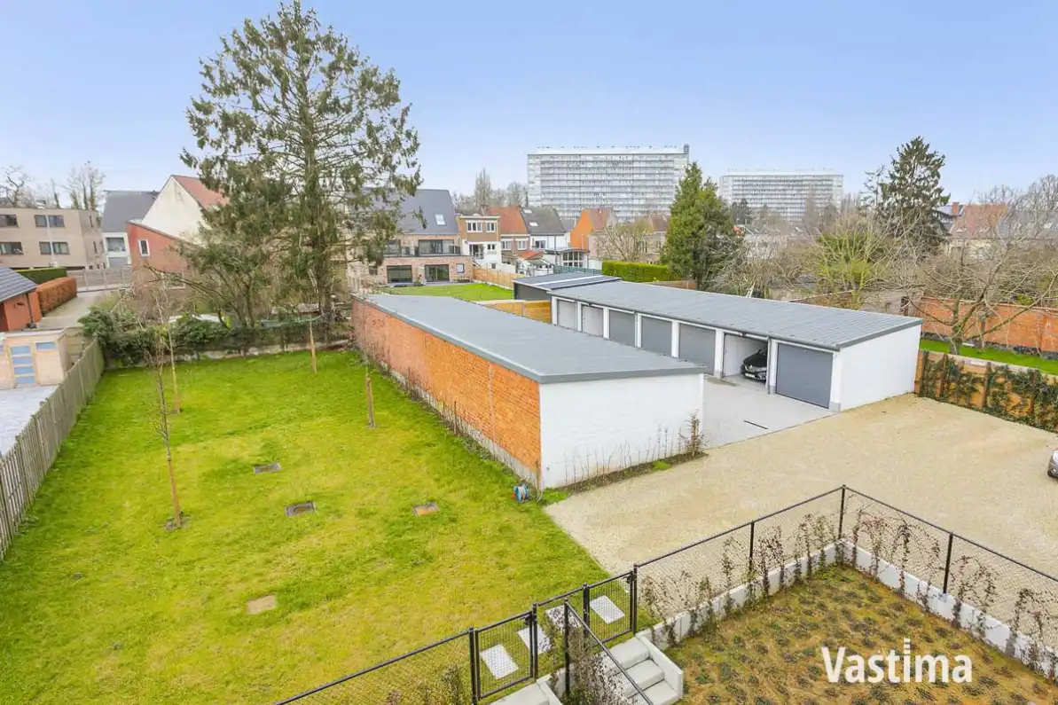 Recent appartement met 2 slaapkamers, terras, lift en garage foto 10