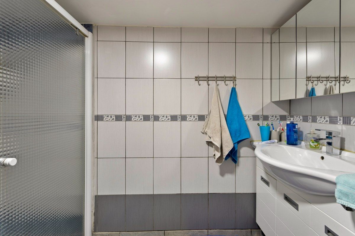 Volledig gerenoveerde woning met 3 slaapkamers en autostaanplaats! foto 9